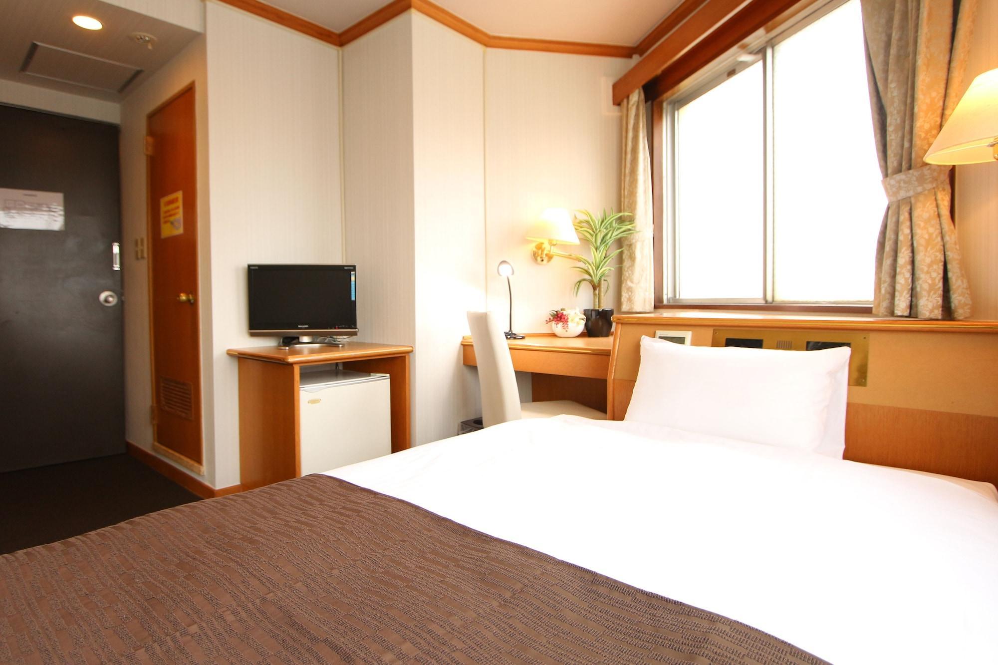 Vista Exterior Hotel Livemax Naha Tomariko