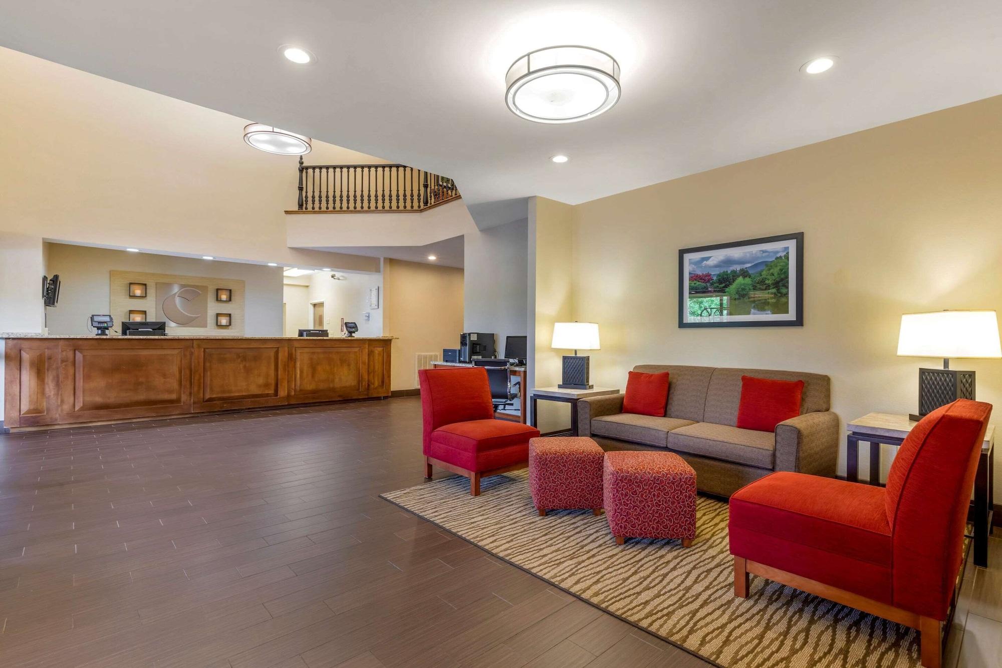 Vista Lobby Comfort Inn & Suites Lenoir Hwy 321 Northern Foothills