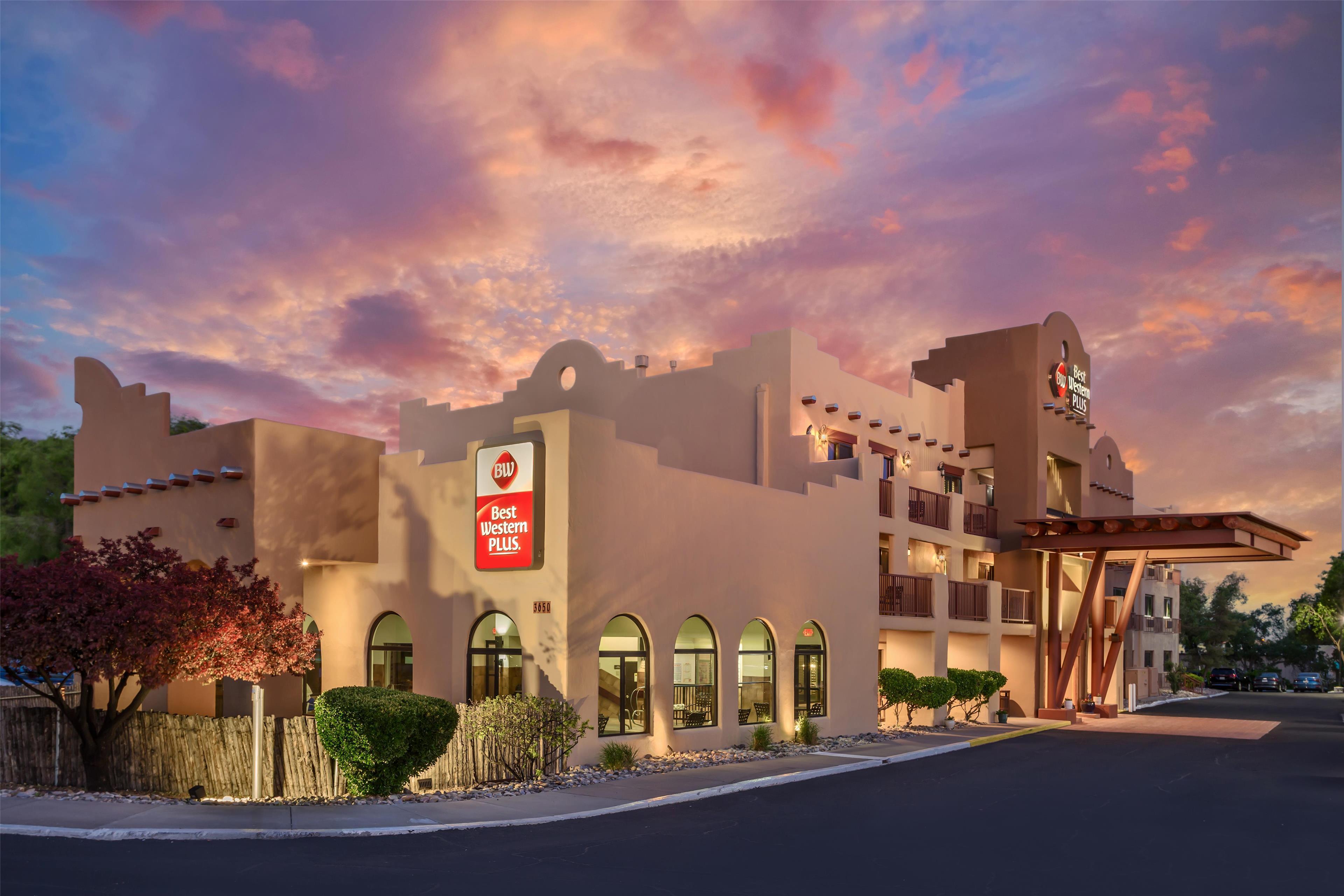 Vista Exterior Best Western Plus Inn of Santa Fe