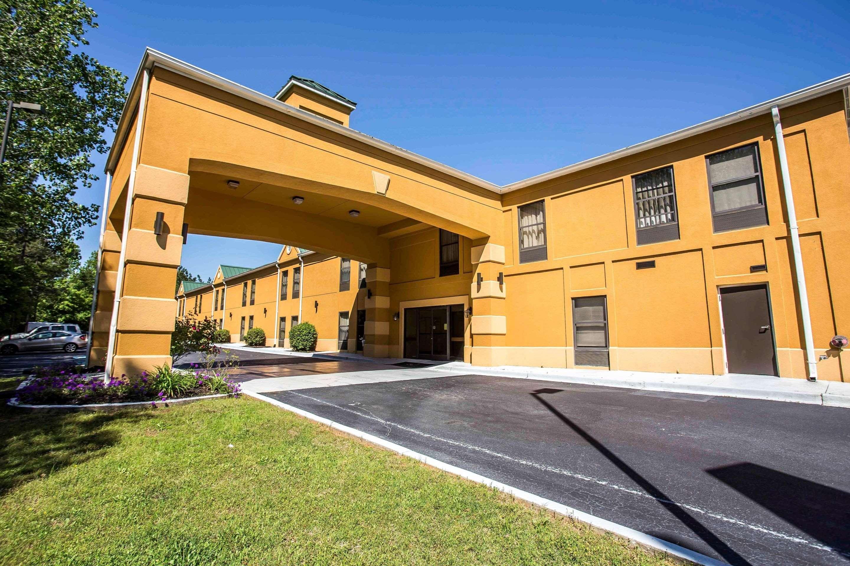 Vista Exterior Quality Inn Union US Hwy 176