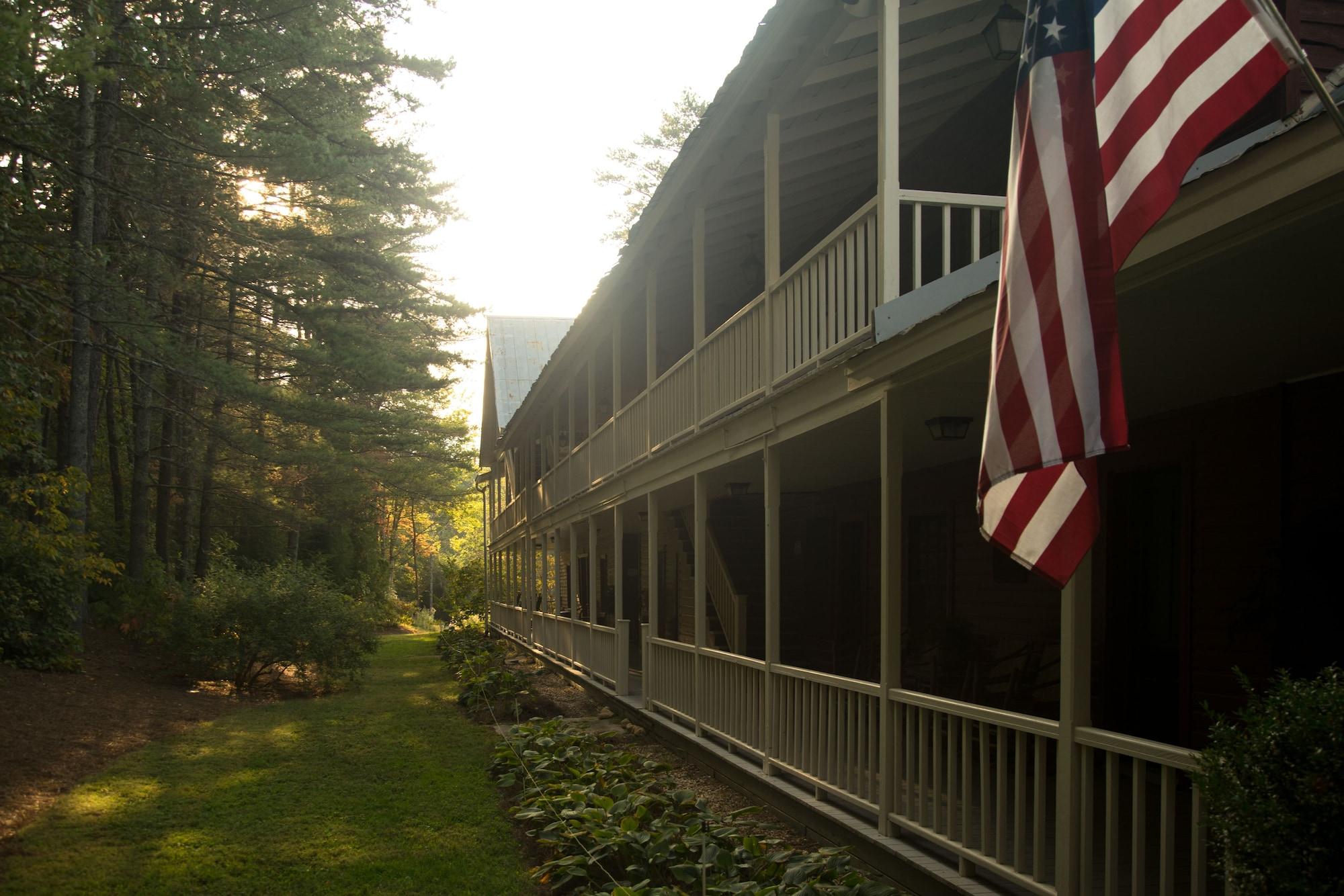 Vista Exterior Glen-Ella Springs Hotel & Restaurant