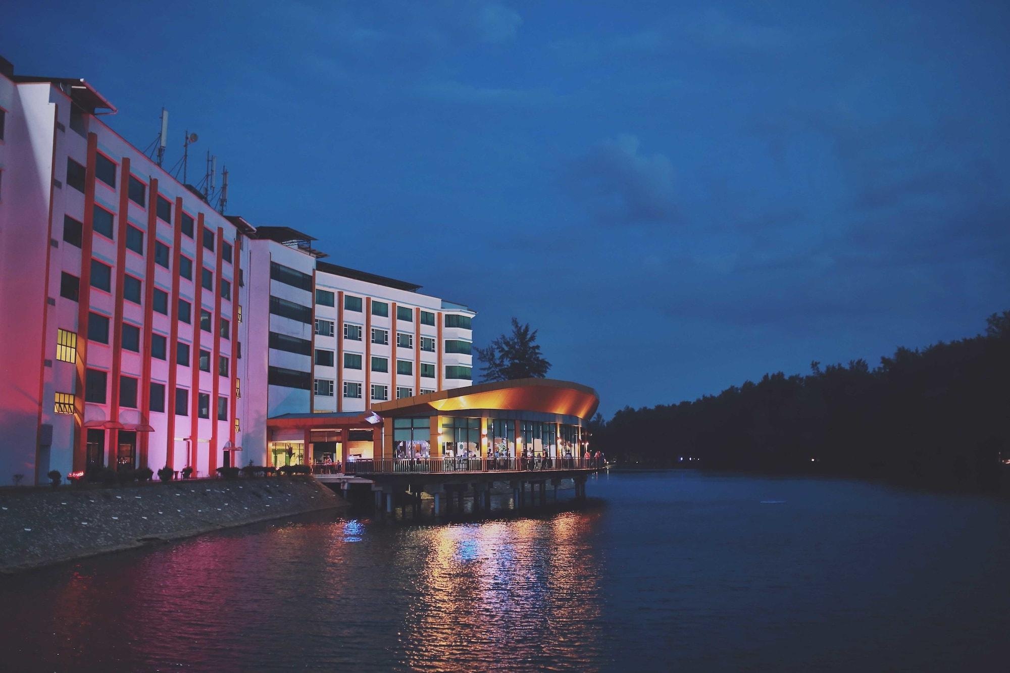 Varios The Regency Waterfront Hotel