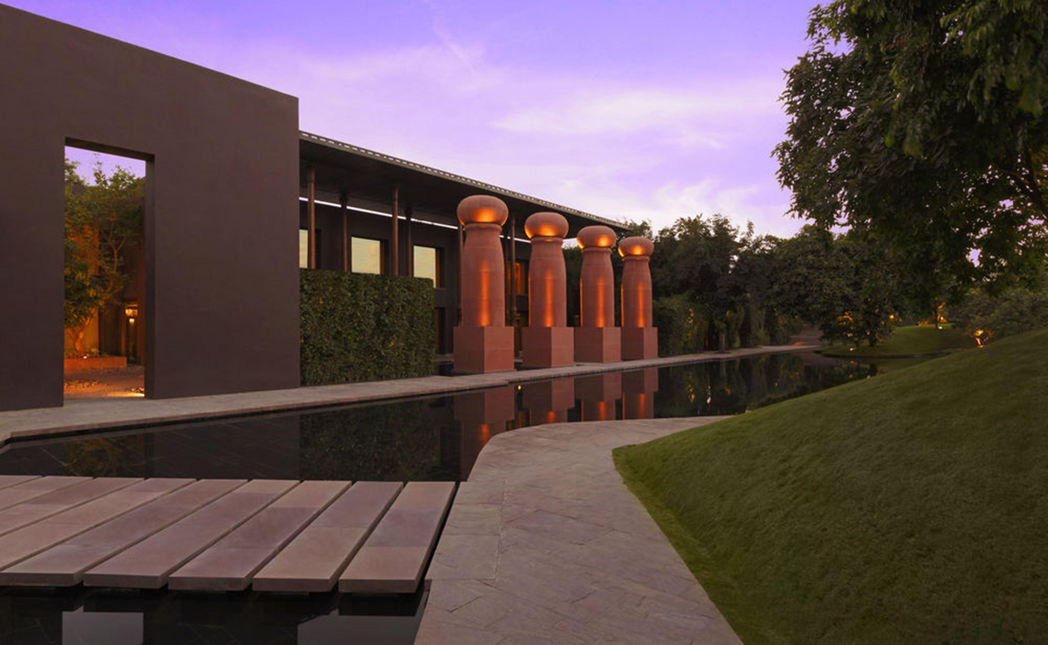 Vista Exterior The Roseate New Delhi
