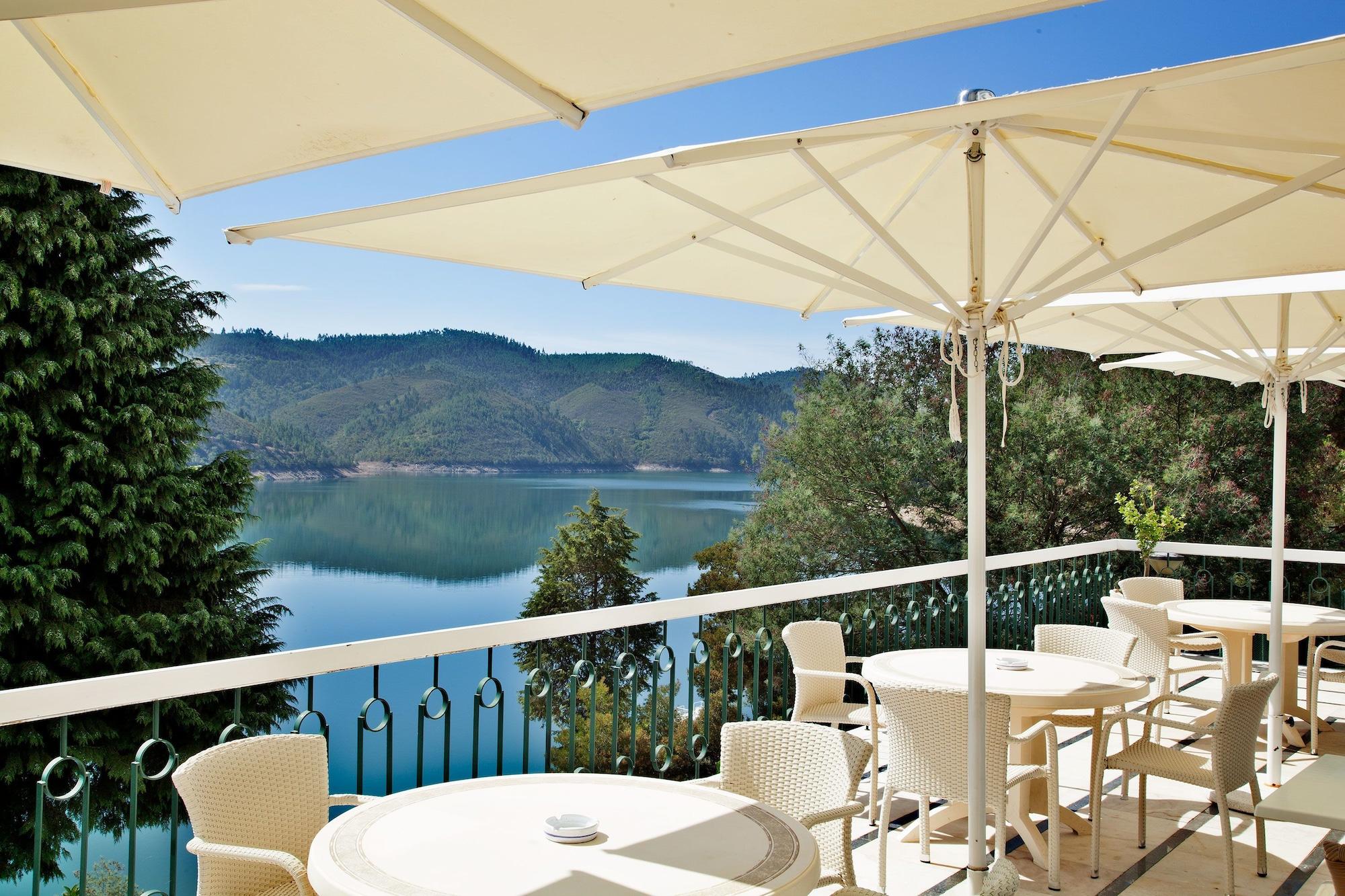 Bar/Salón Lago Azul Eco Hotel
