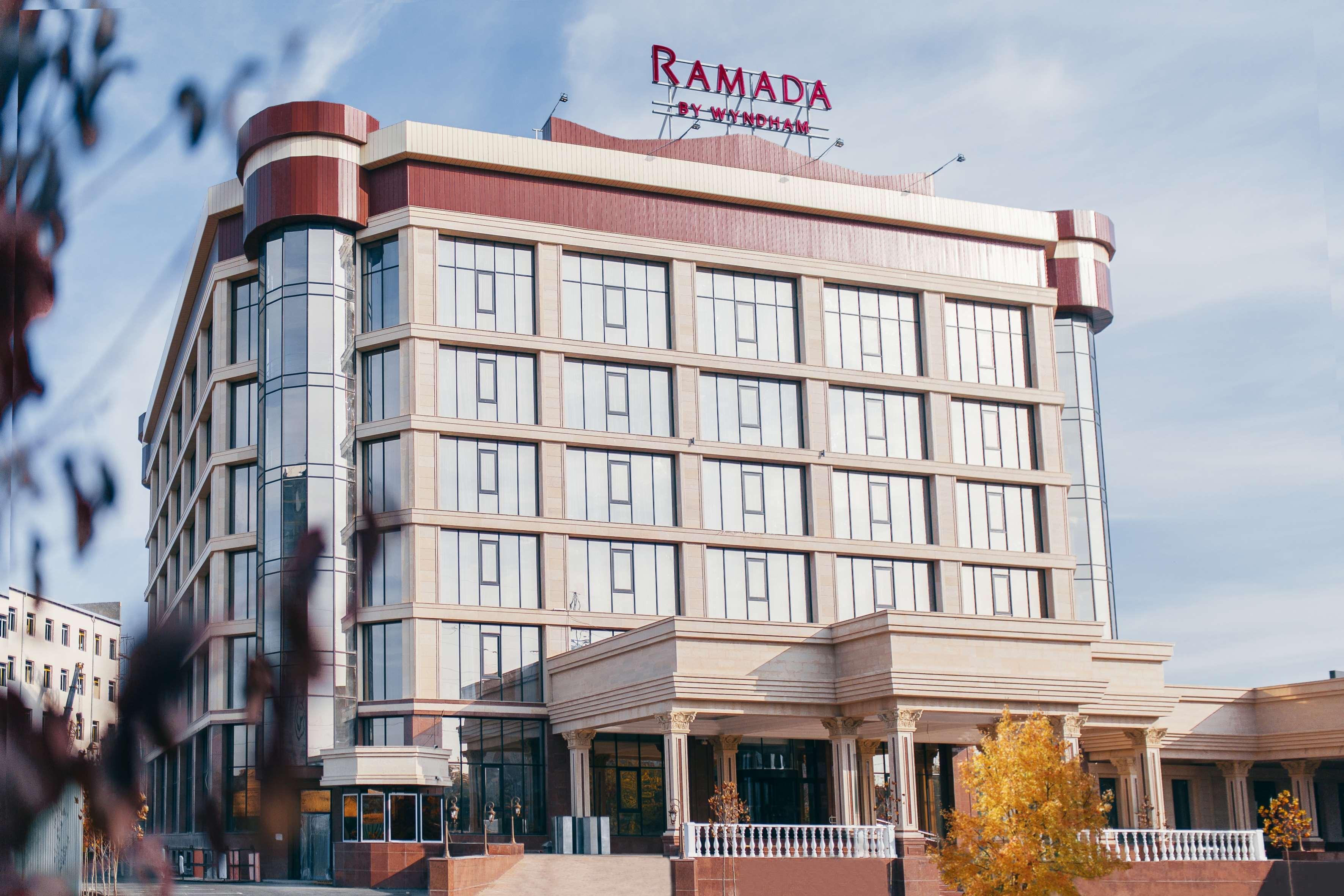 Vista Exterior Ramada by Wyndham Shymkent