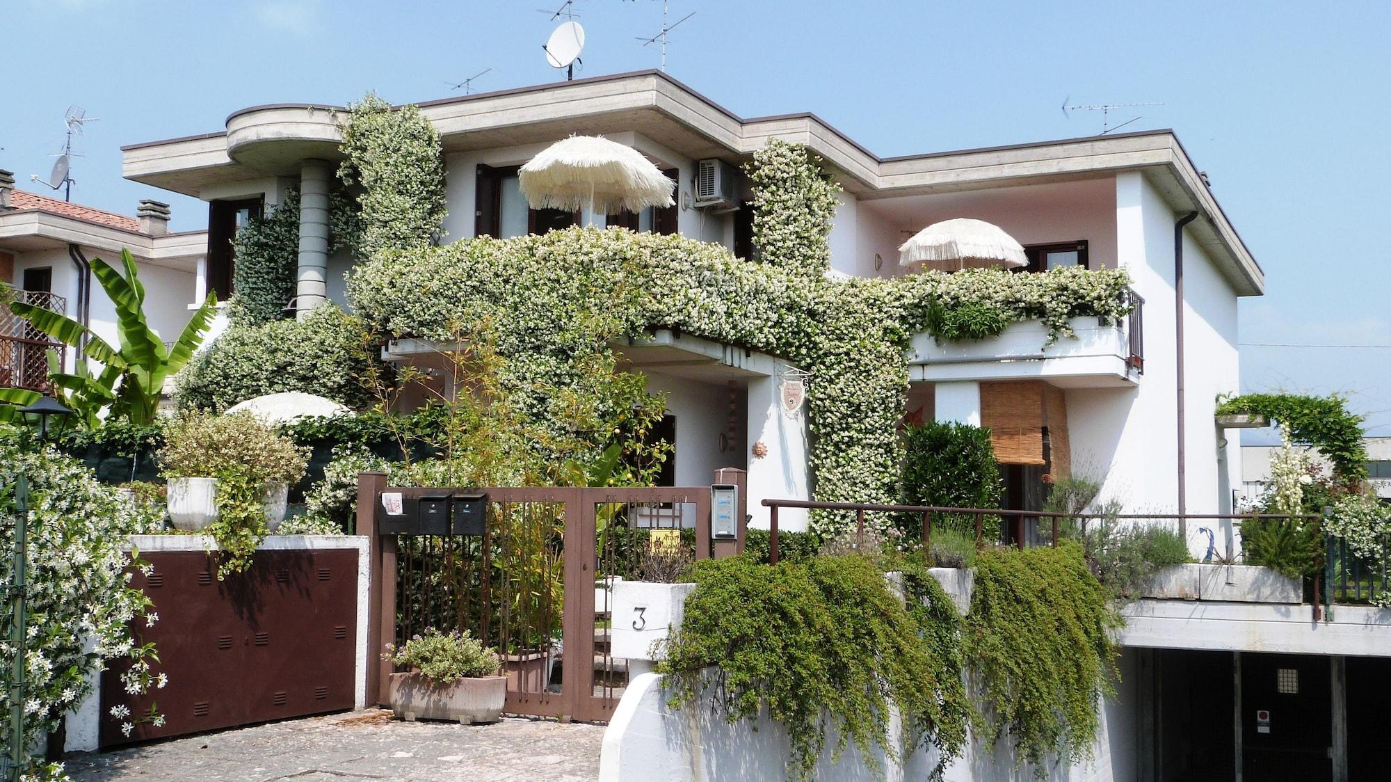 Varios B&B Nautilus on Garda Lake