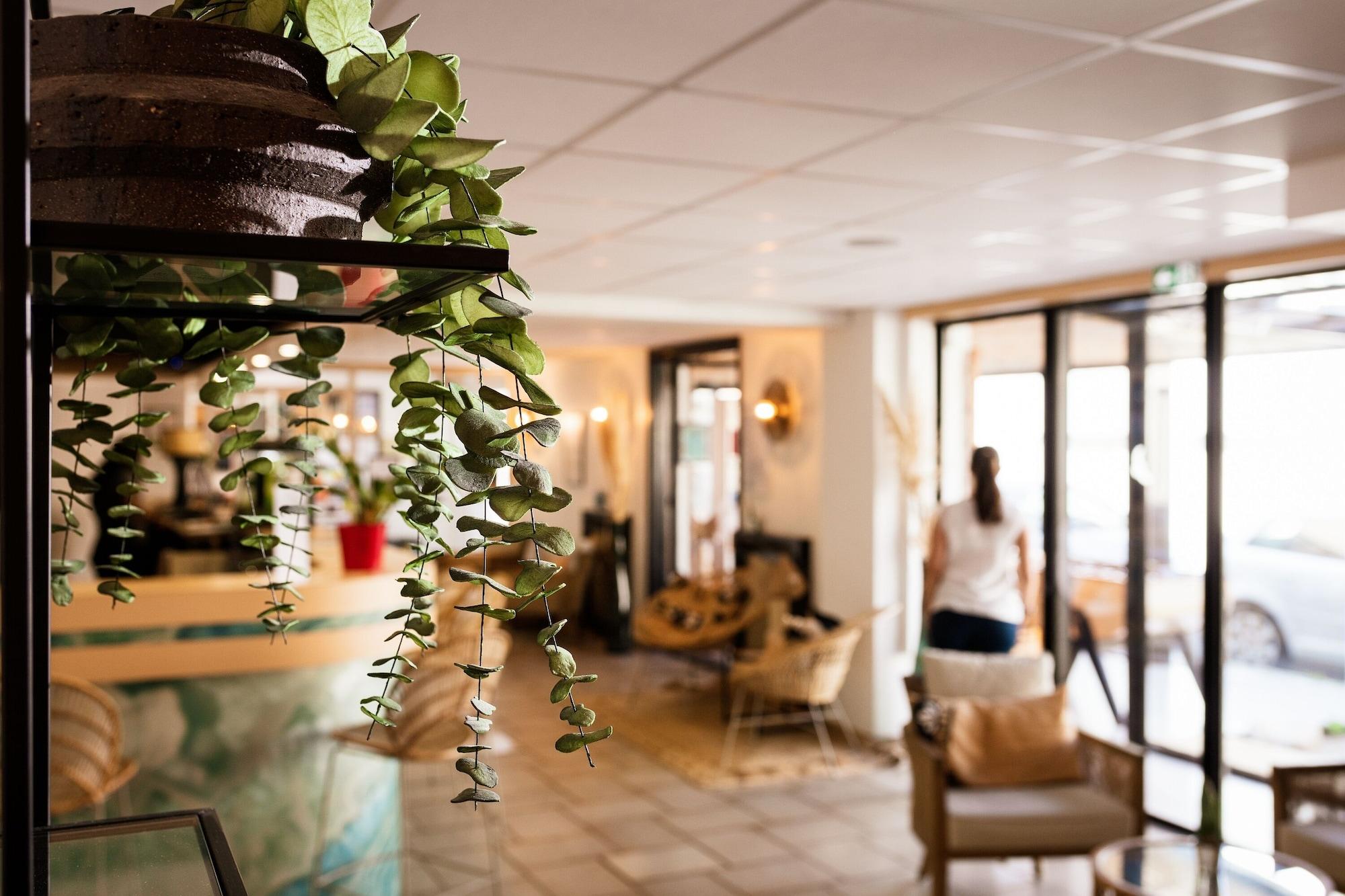 Vista Lobby Hôtel Les Sables - Urban Style - by Logis Hotels