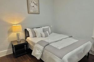 Alquiler Vacacional - Newly Renovated ! Upper Modern Large 3 Bed House