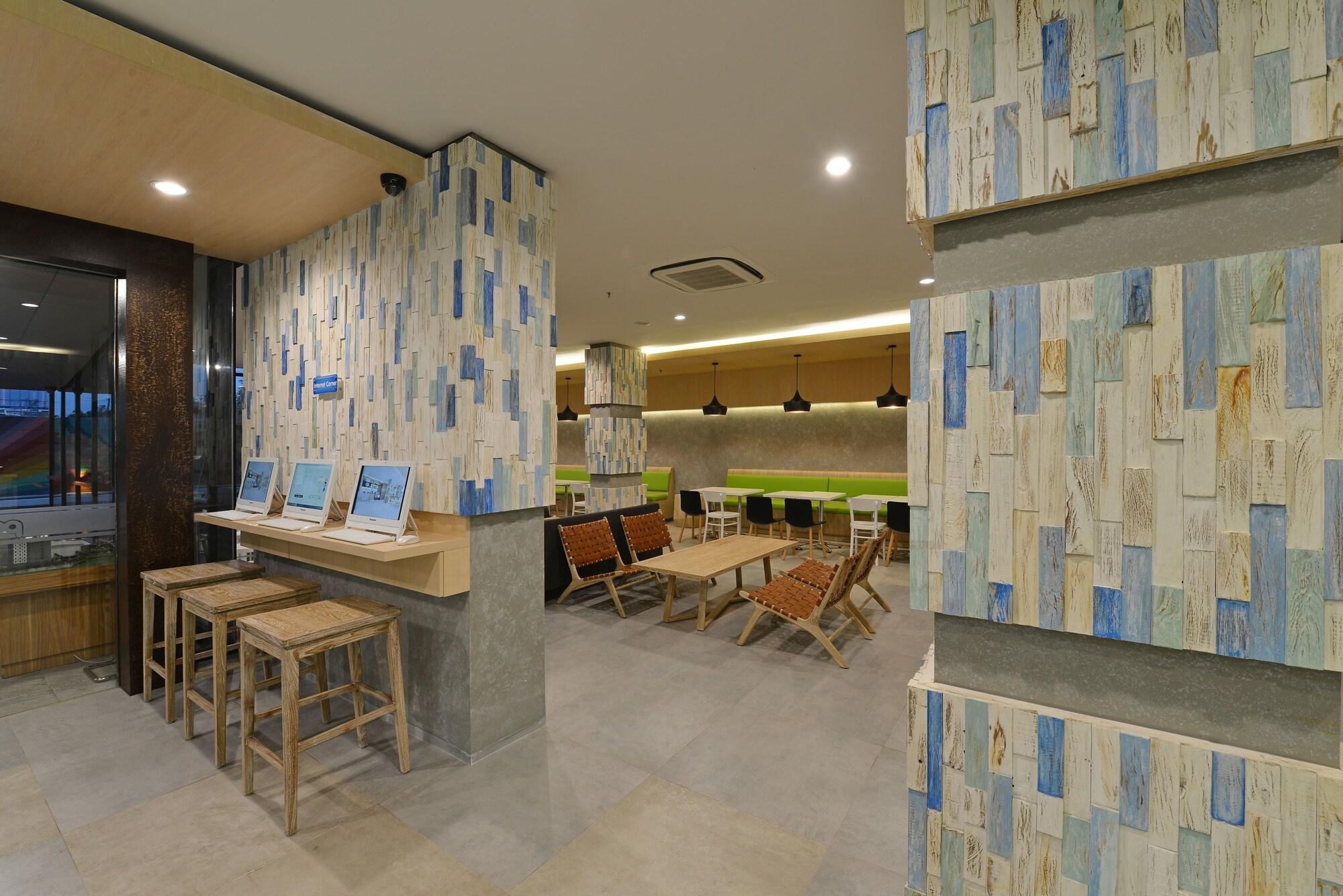 Vista Lobby POP! Hotel Timoho Yogyakarta