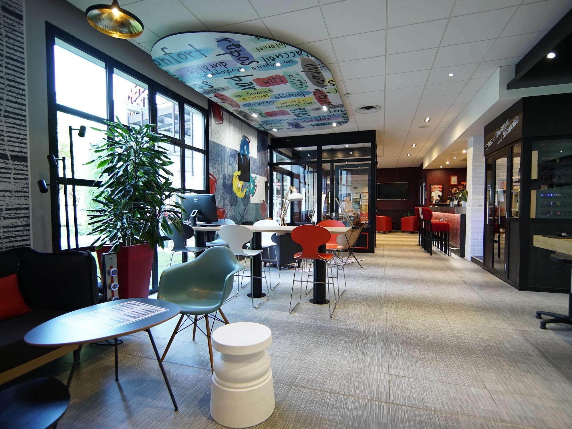 Vista Exterior ibis Paris Nord Villepinte parc des Expositions