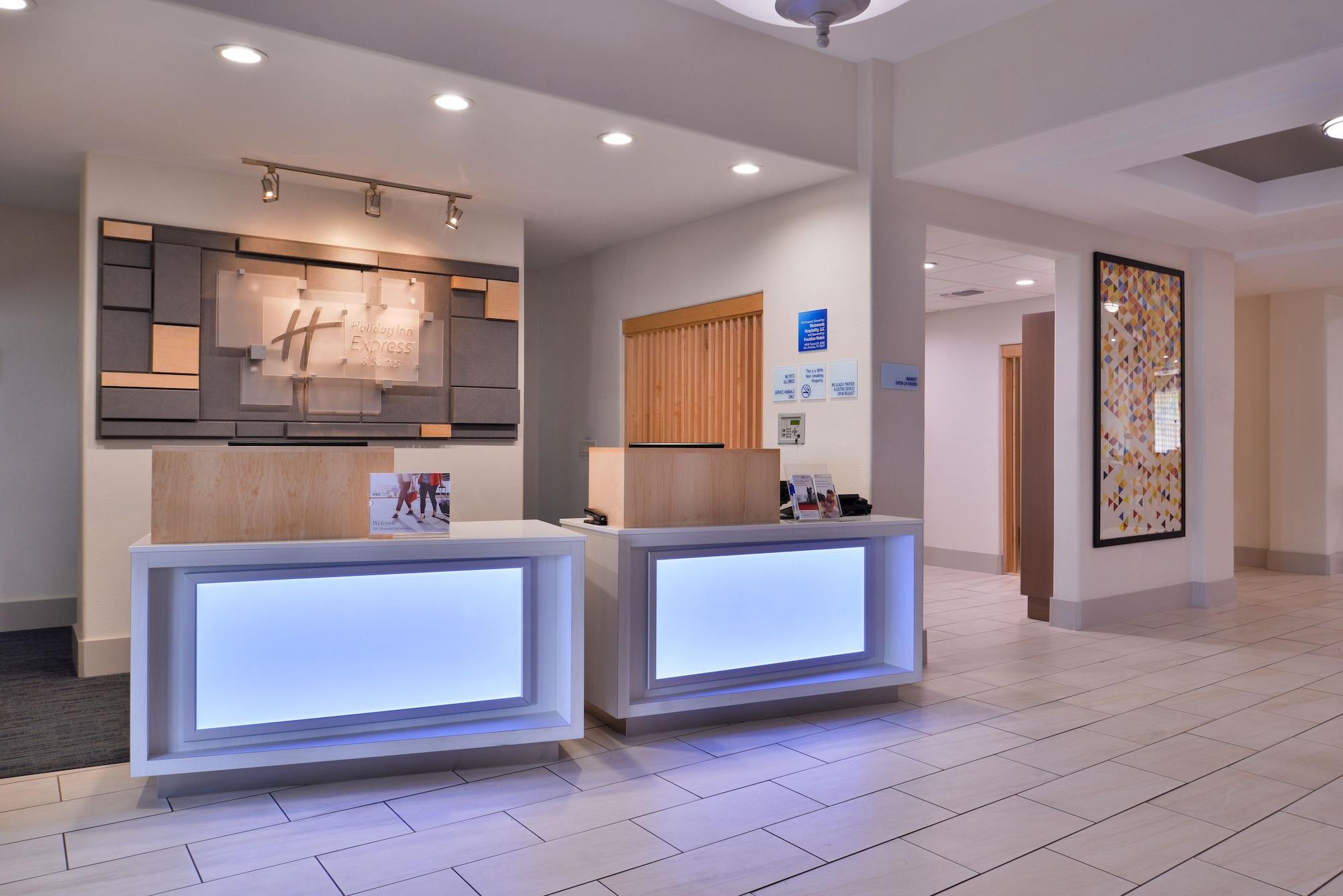 Vista Lobby Holiday Inn Express & Suites San Antonio NW - Medical Area by IHG