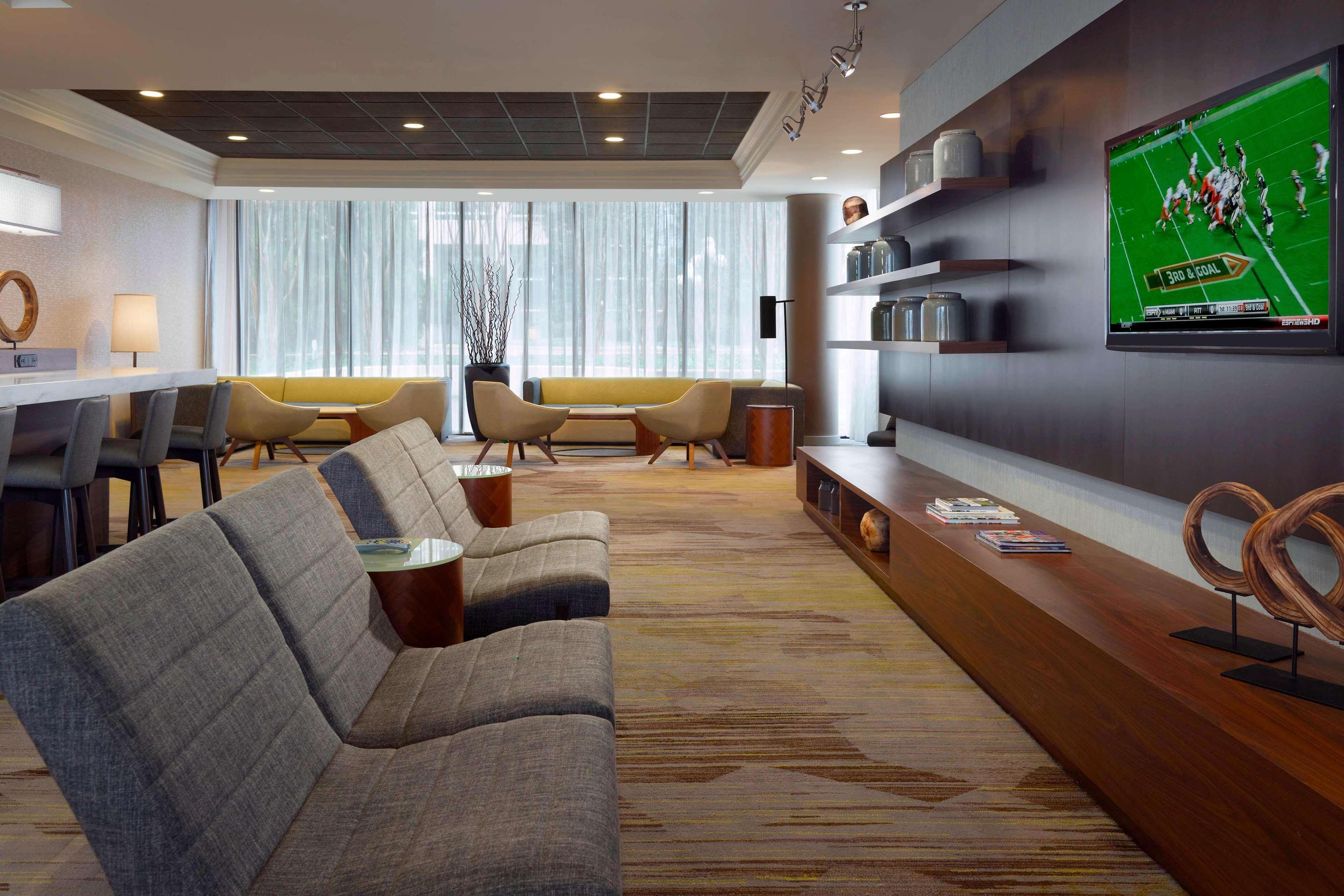 Vista Lobby Sonesta Select Atlanta Cumberland Galleria Ballpark