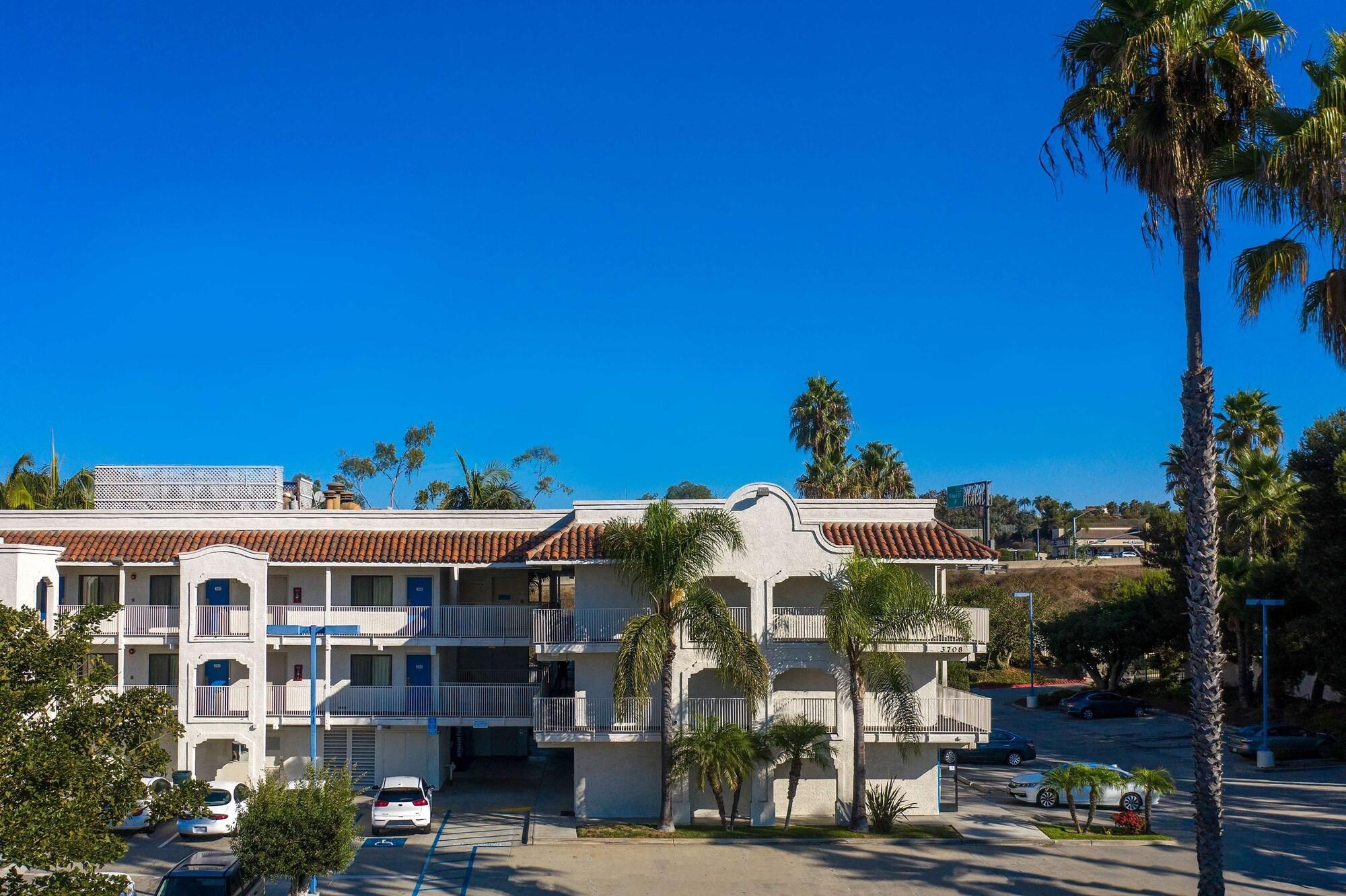 Varios Motel 6 Oceanside, CA