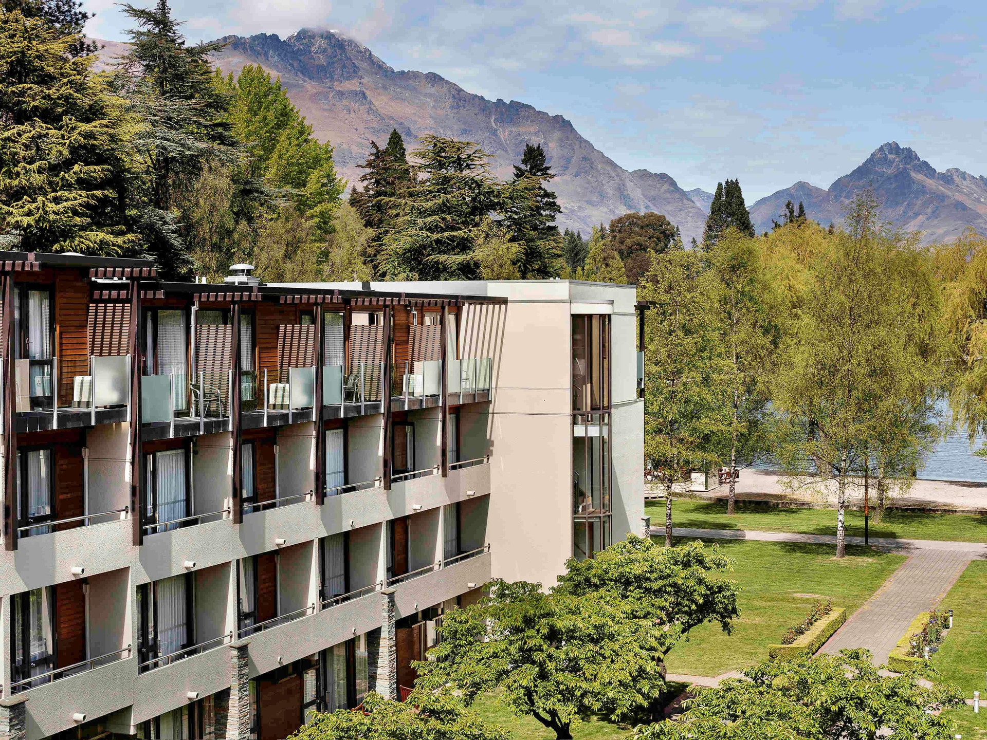 Vista Exterior Novotel Queenstown Lakeside