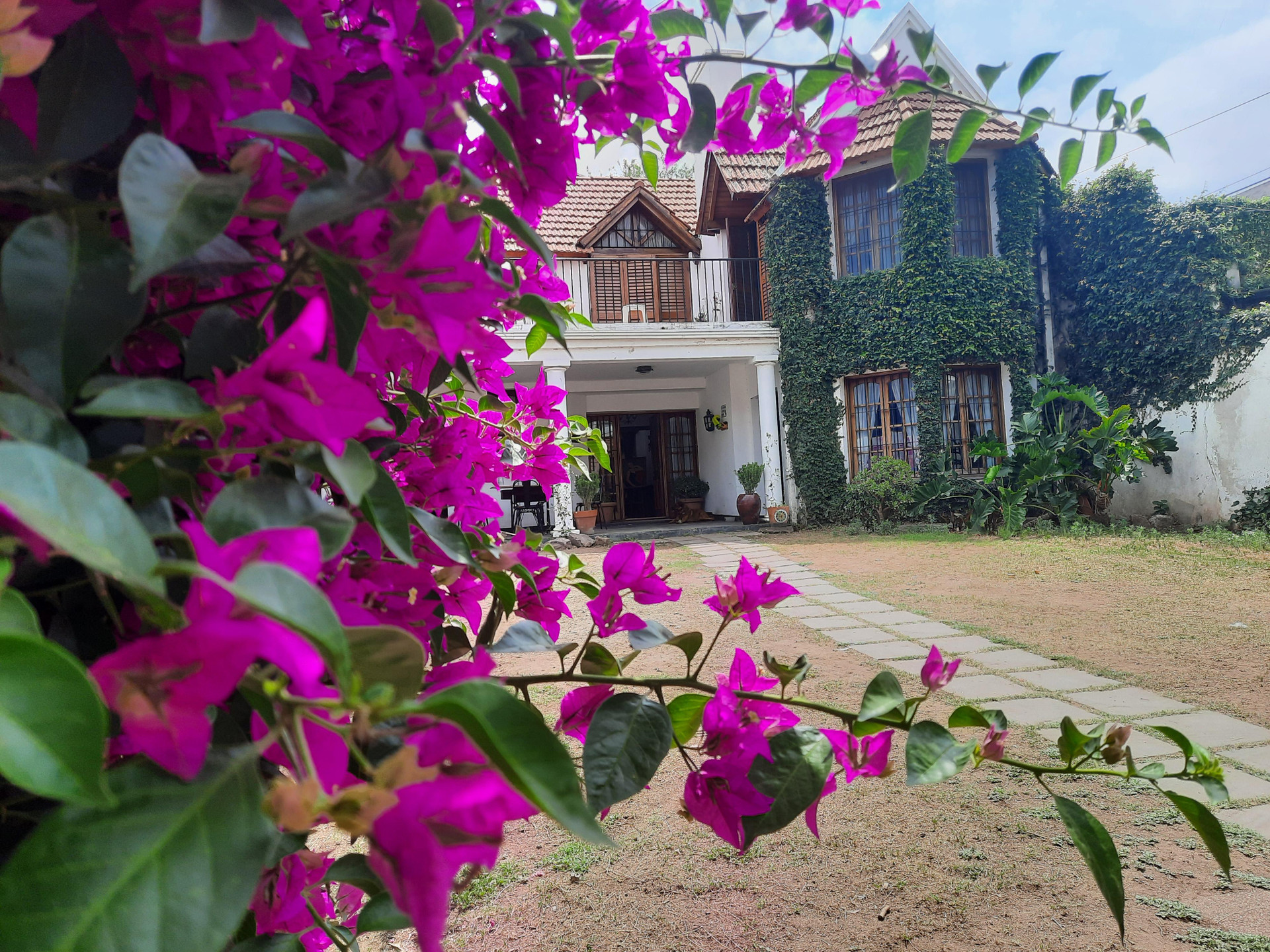 Estacionamiento Hostel Why Not Guemes