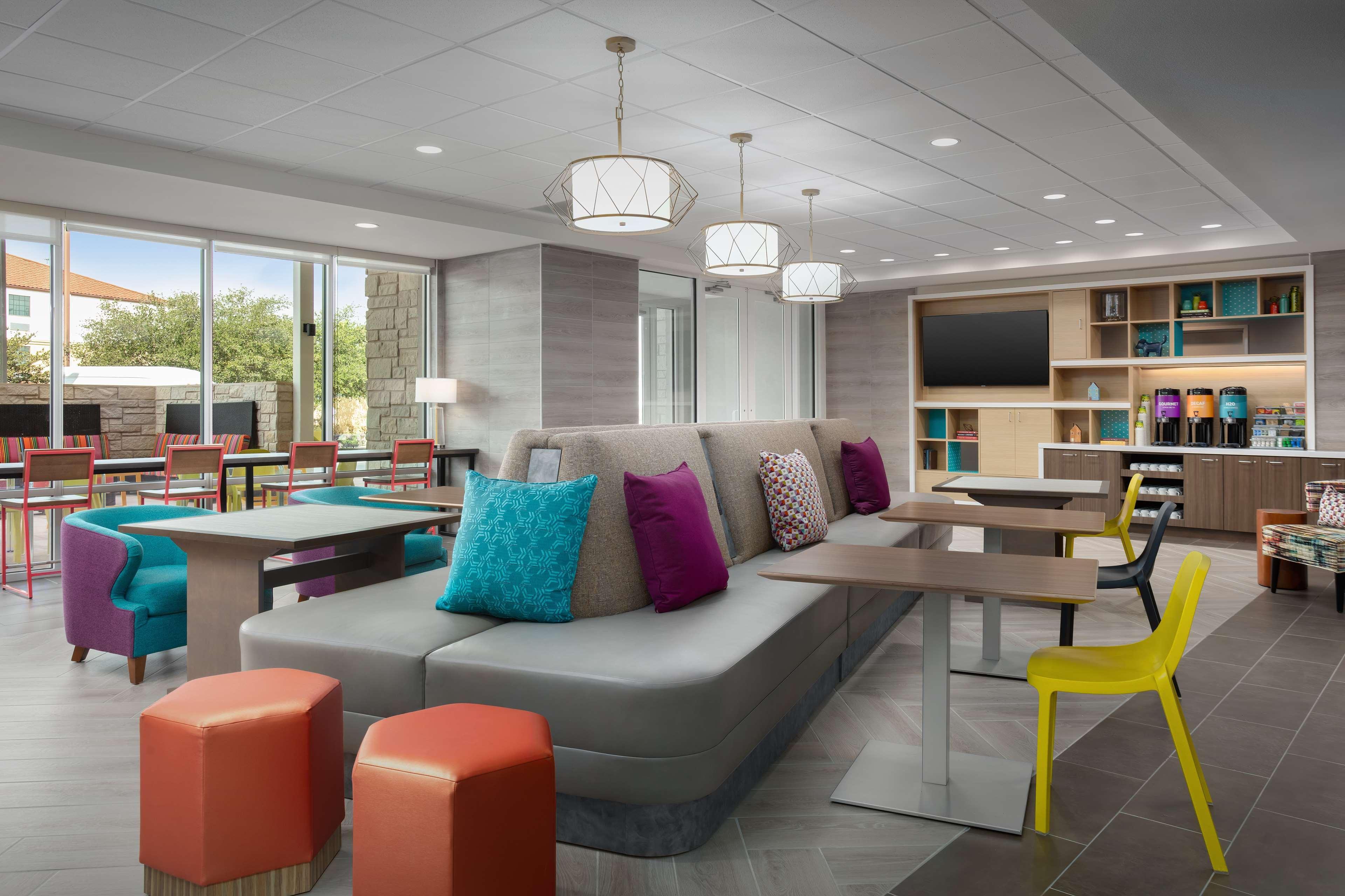 Vista Lobby Home2 Suites By Hilton Laredo North