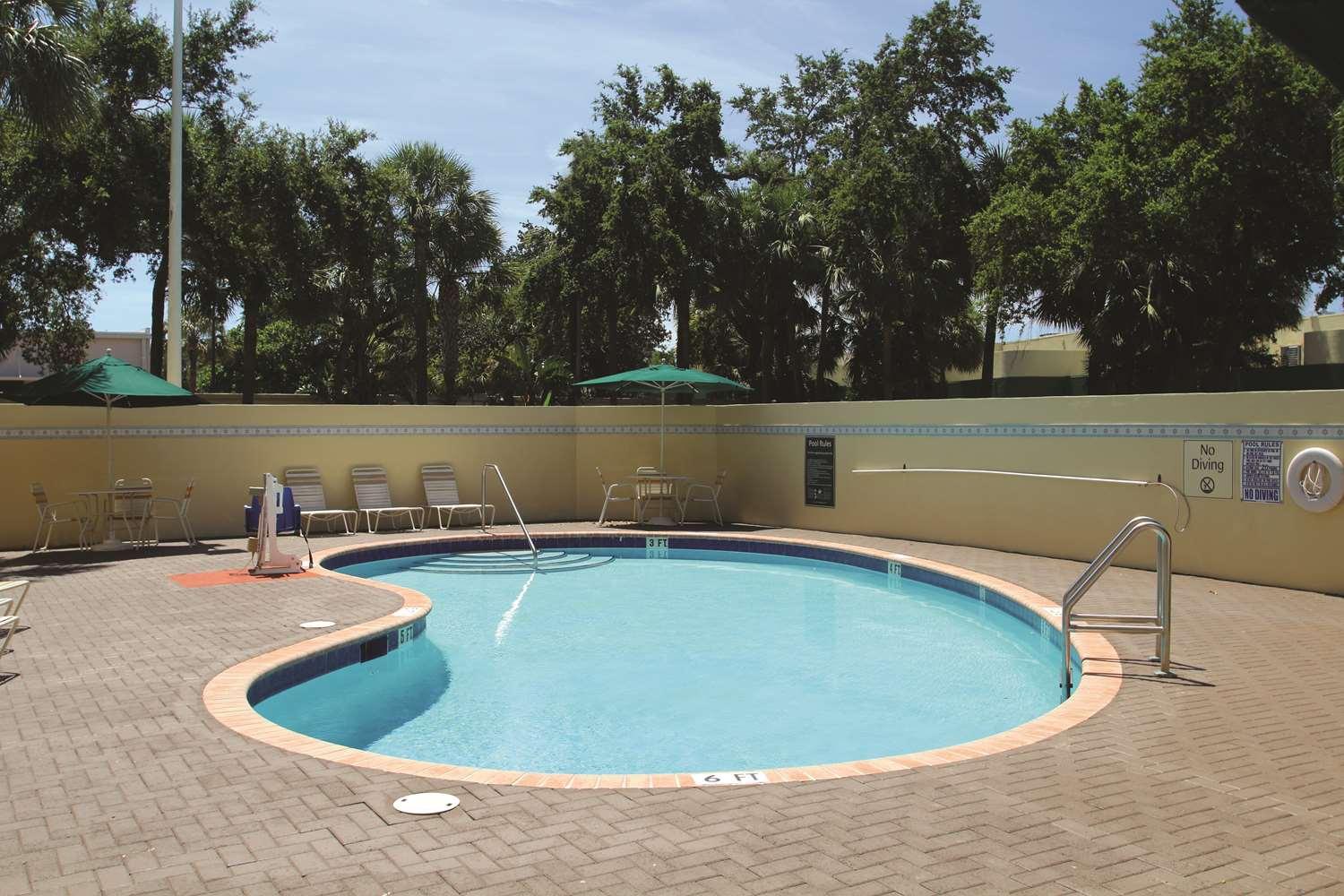 Pool view La Quinta Inn & Suites Deerfield Beach I-95