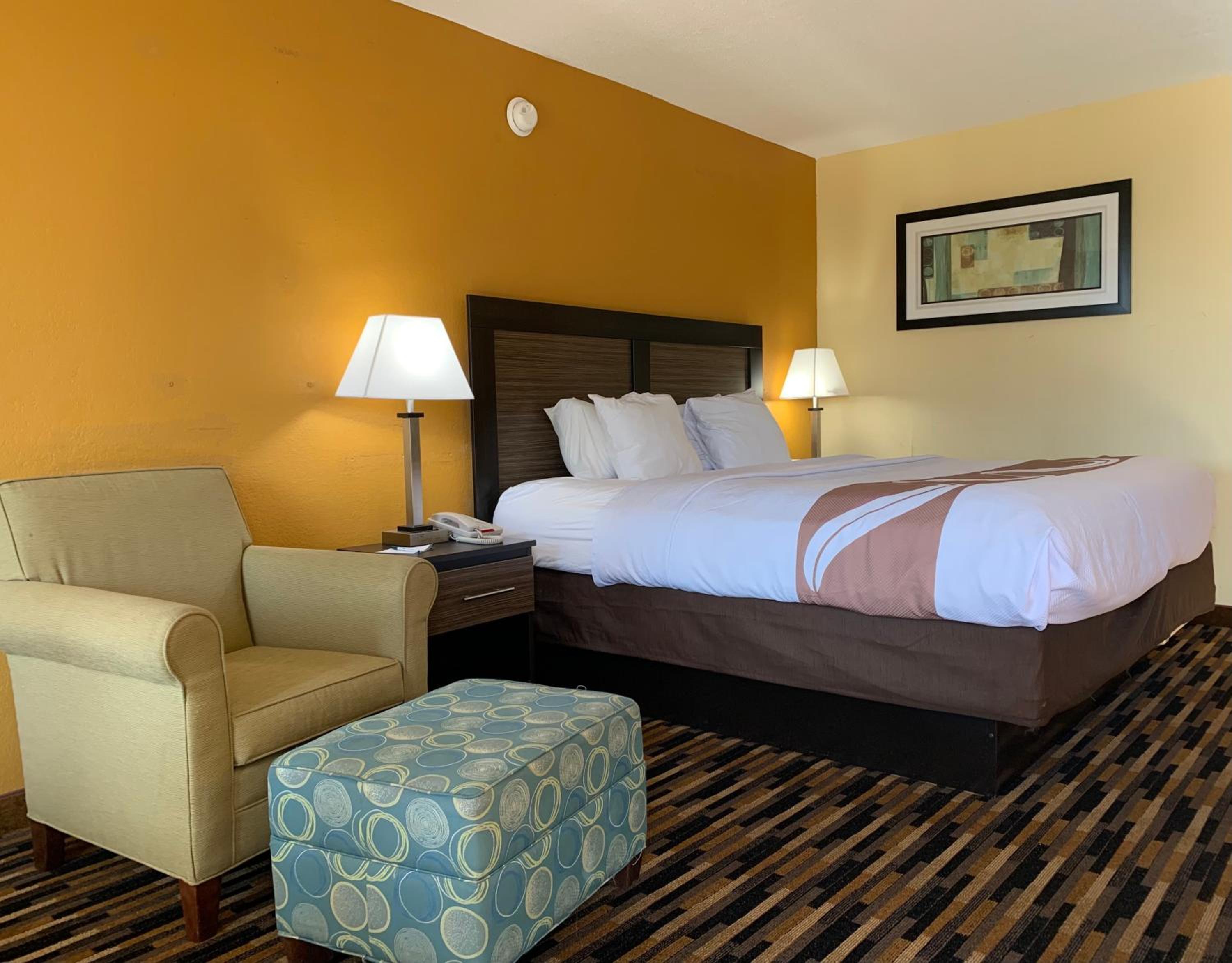 Vista Exterior Quality Inn University Area