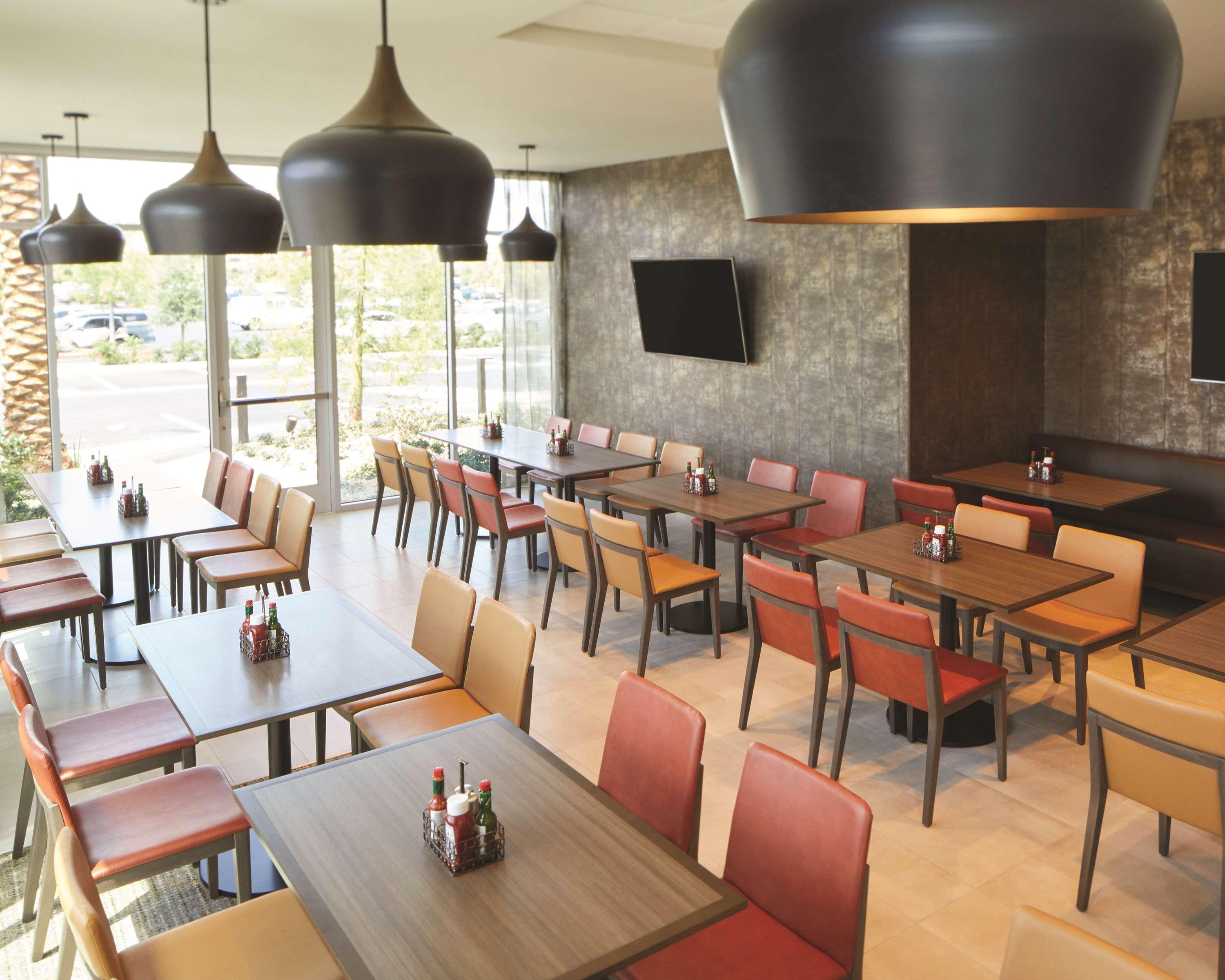 Vista Lobby Hyatt Place Las Vegas at Silverton