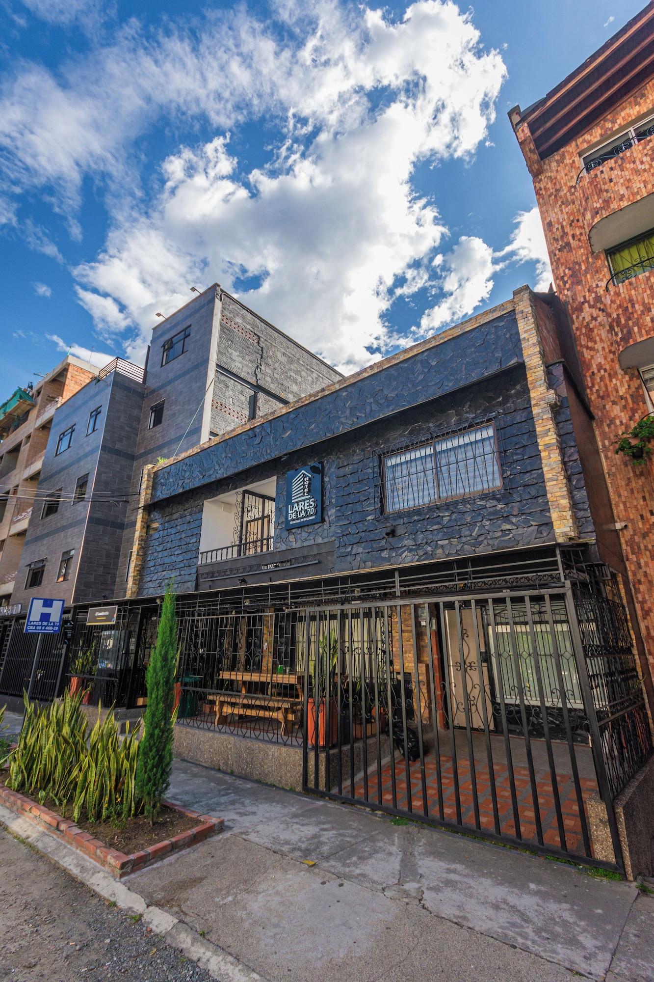 Varios Hotel Lares 70 Laureles