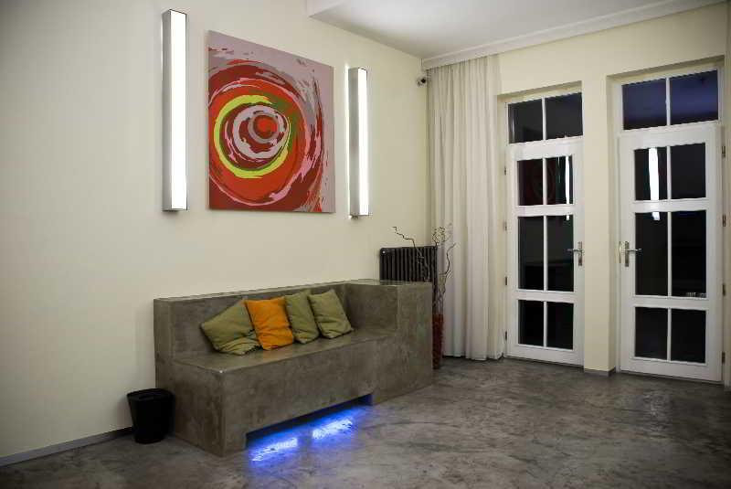 Vista Lobby Miss Sophie's New Town