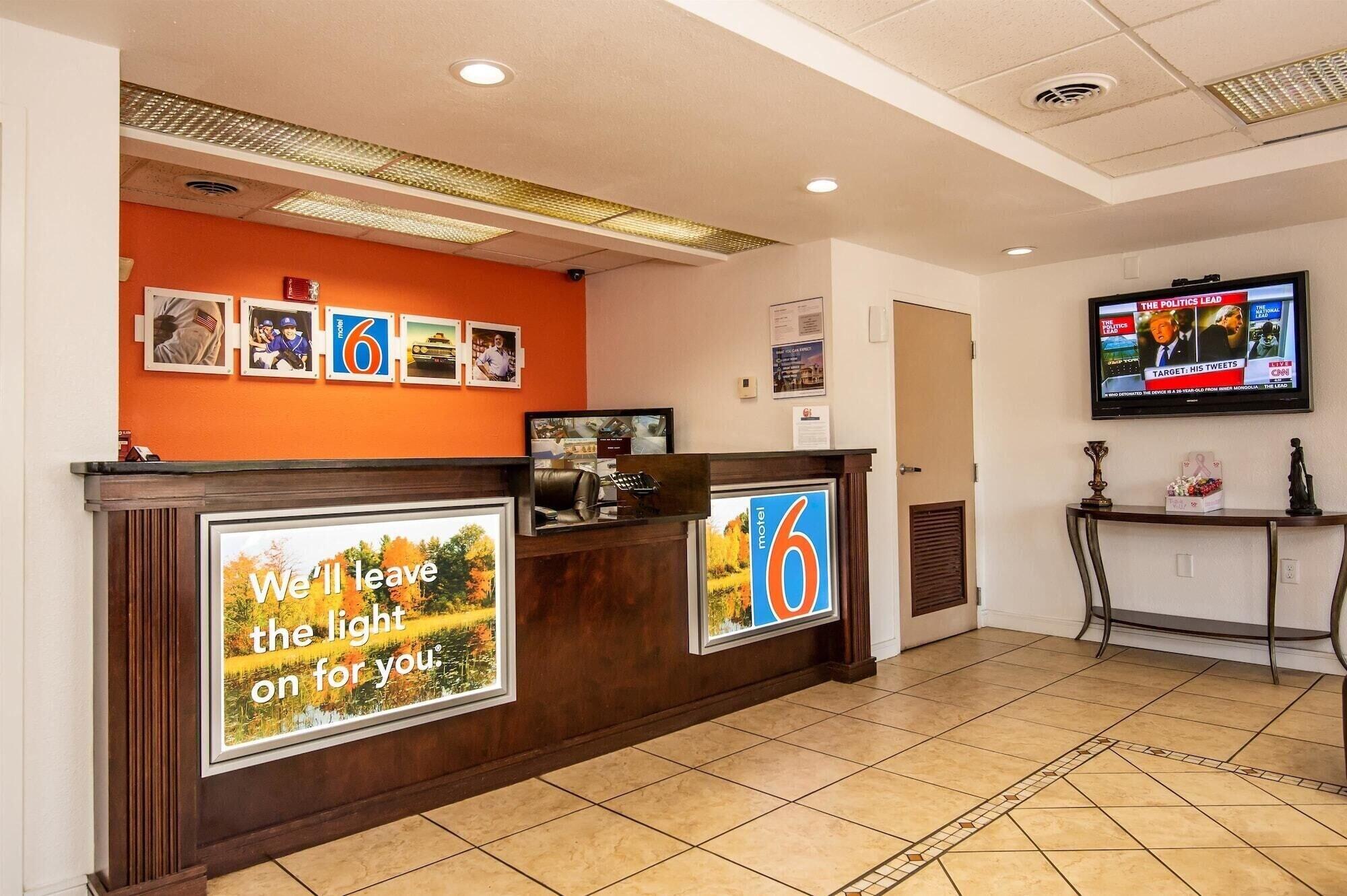 Vista Lobby Motel 6 Kingsport, TN