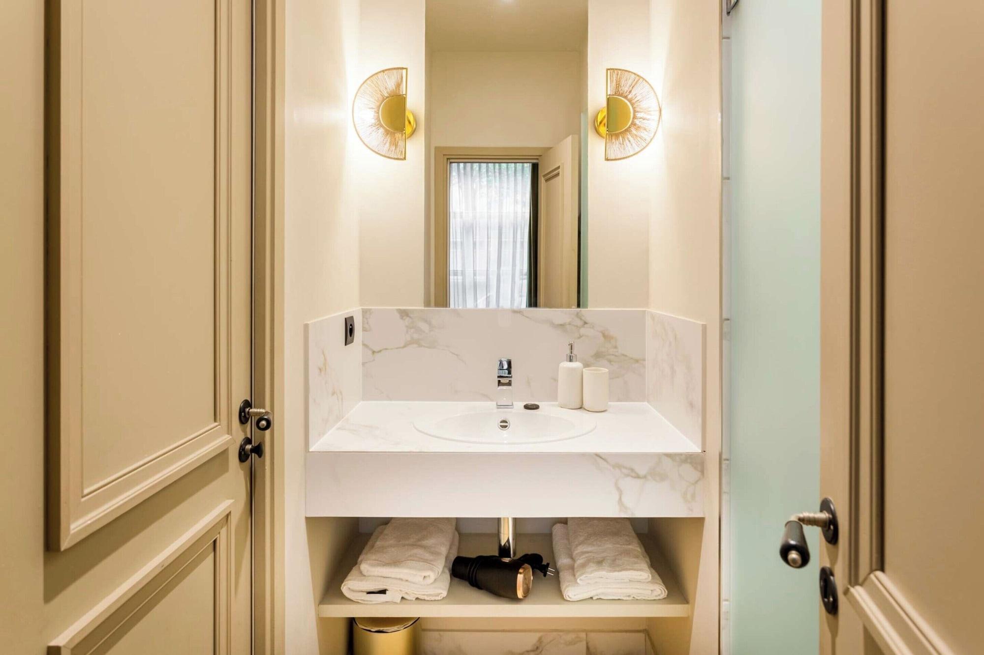 Equipamiento de Habitación Place des Vosges, Apartment With Air Conditioning