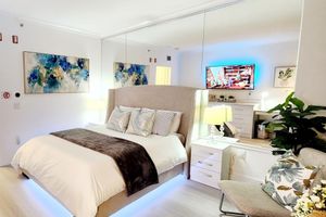 Alojamiento - Downtown Vancouver Bright & Modern Room @ the Executive Hotel Le Soleil Building