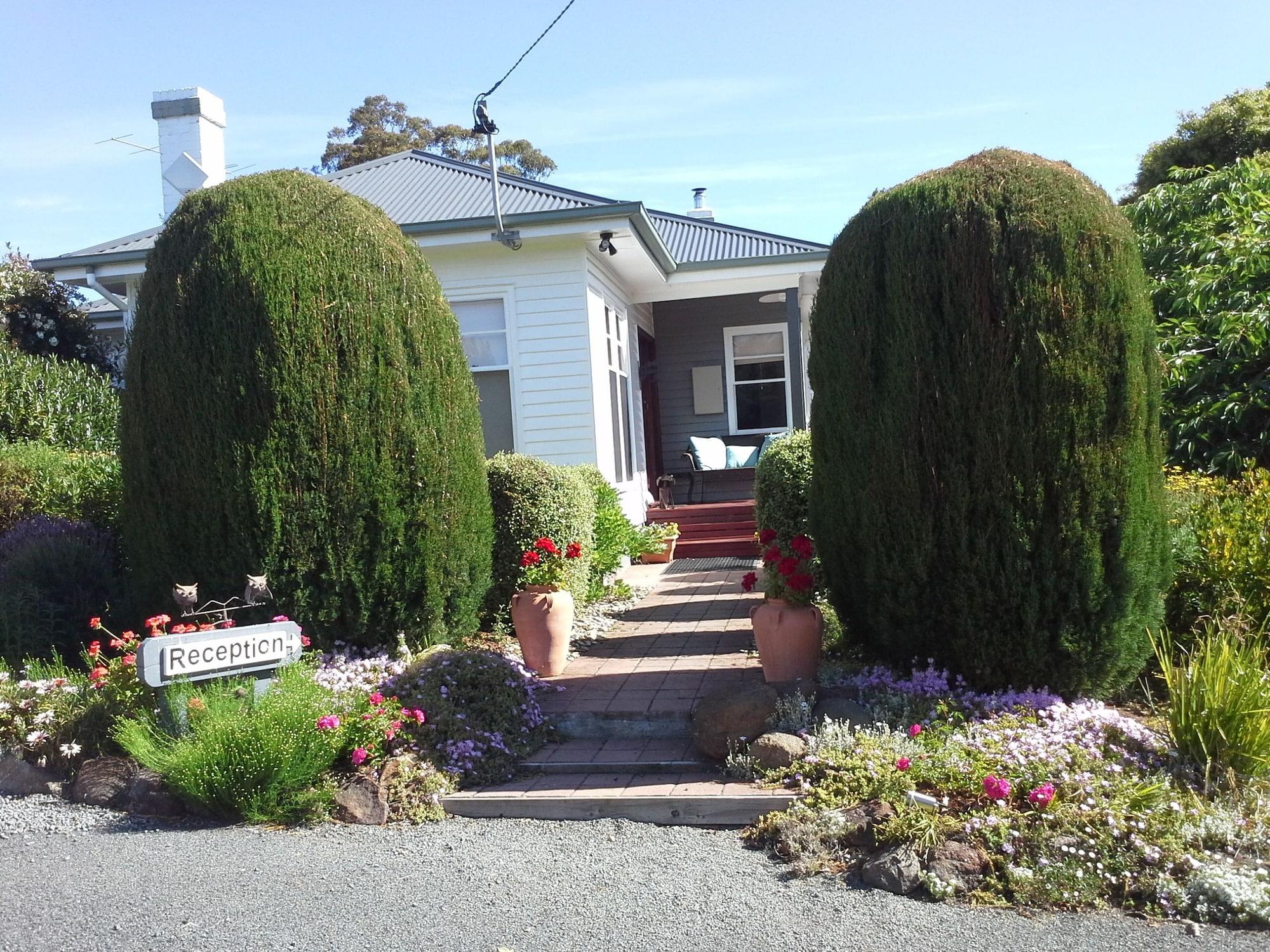 Vista Lobby Hillside Bed & Breakfast