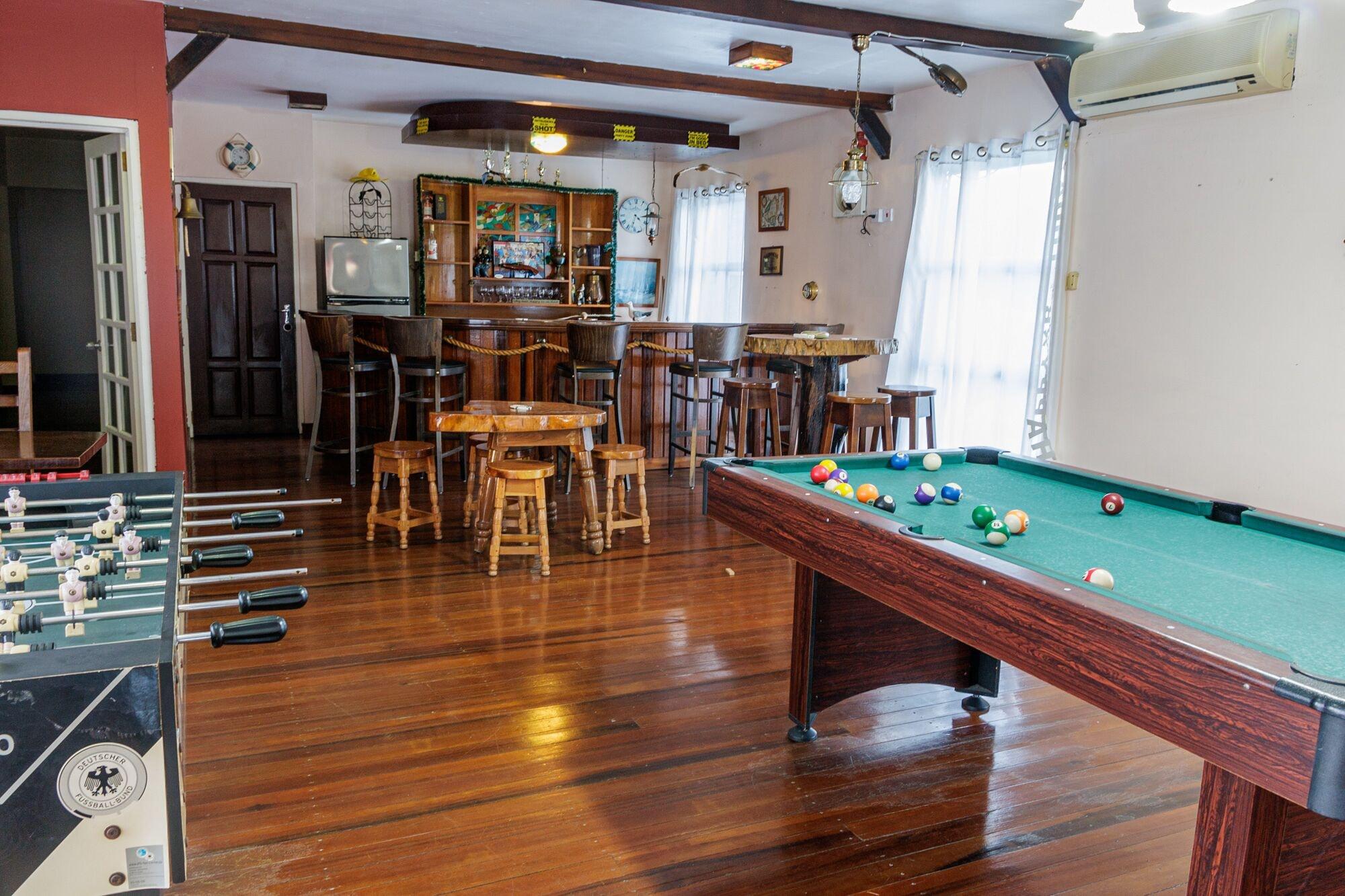 Bar/Salón Esplanade Estate