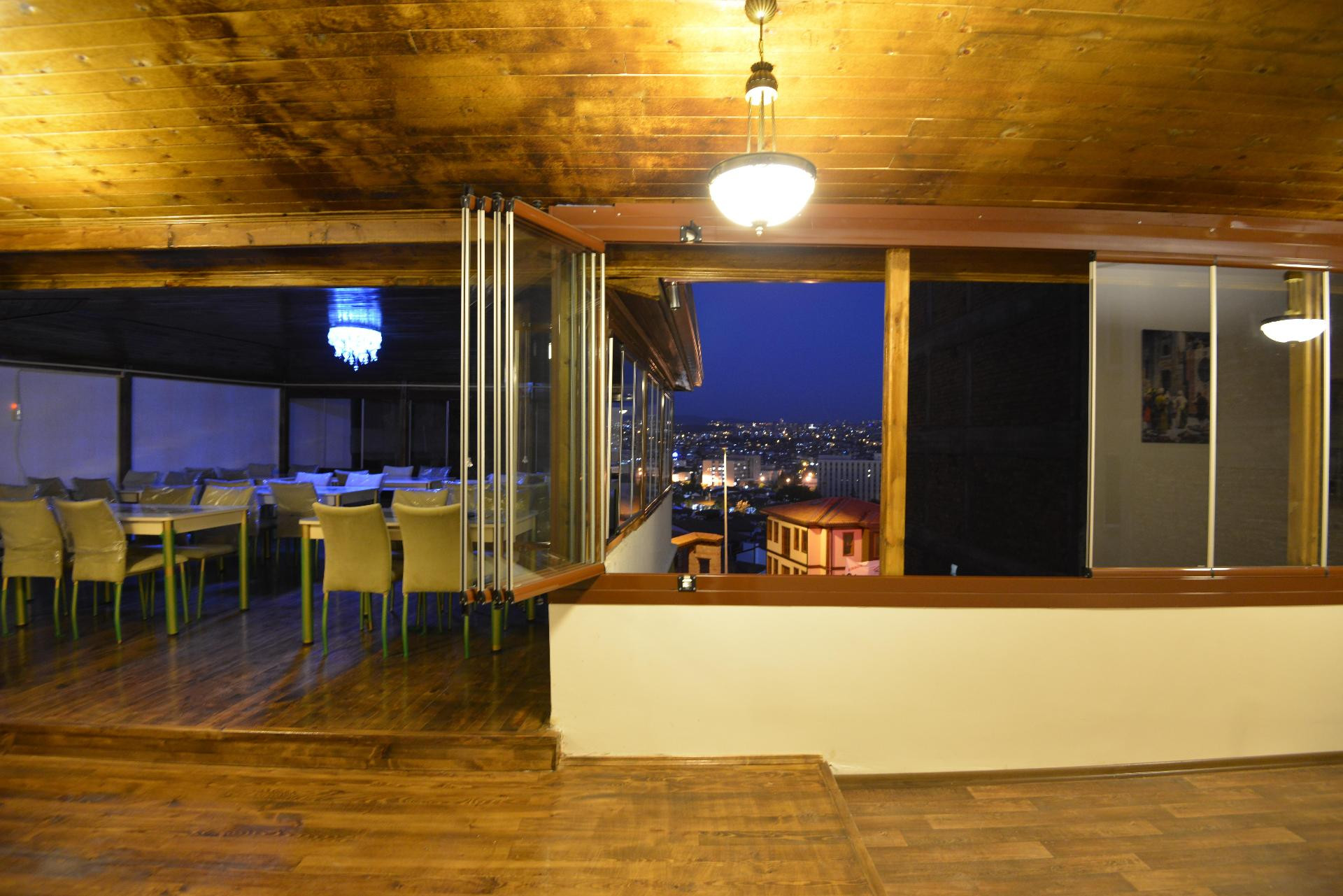 Varios Ankatra Hotel