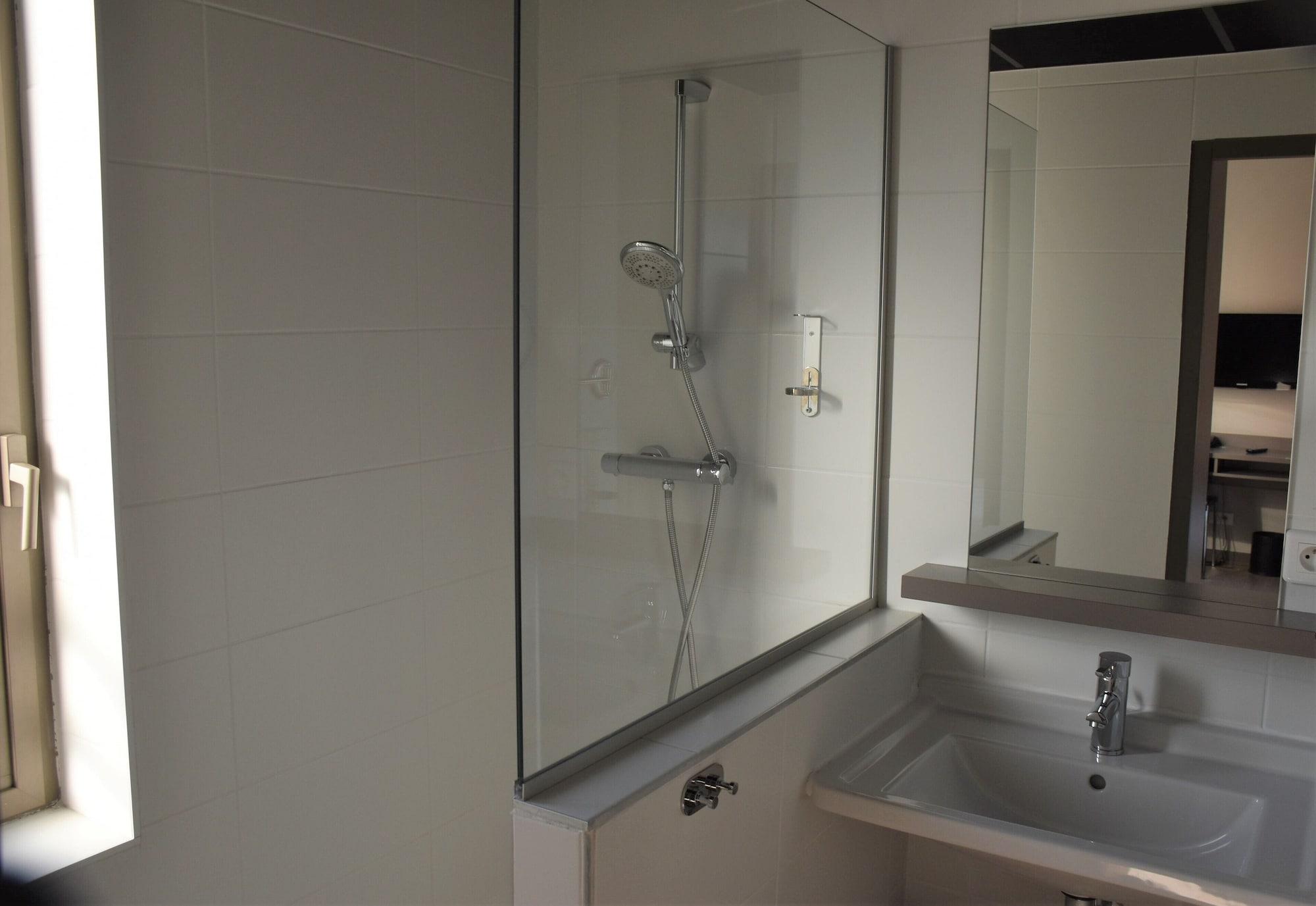 Equipamiento de Habitación Adonis Lyon Dock Ouest