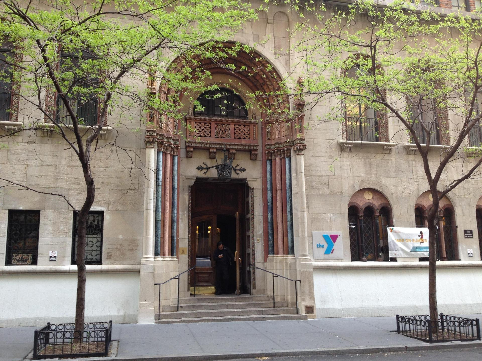 Vista Exterior West Side YMCA
