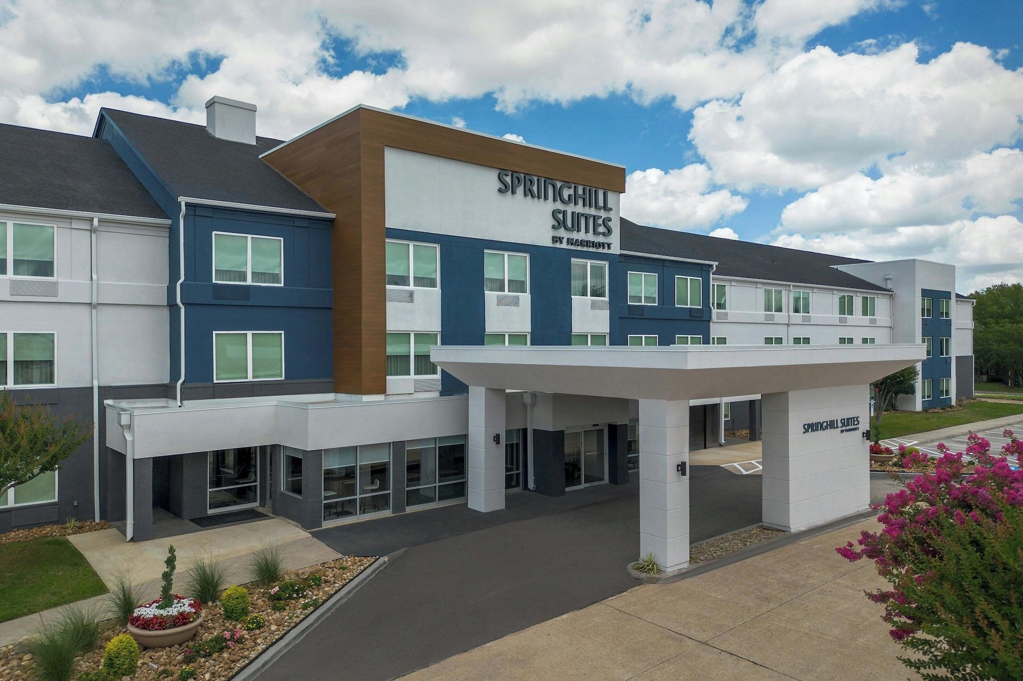 Vista Exterior SpringHill Suites Dallas Arlington North