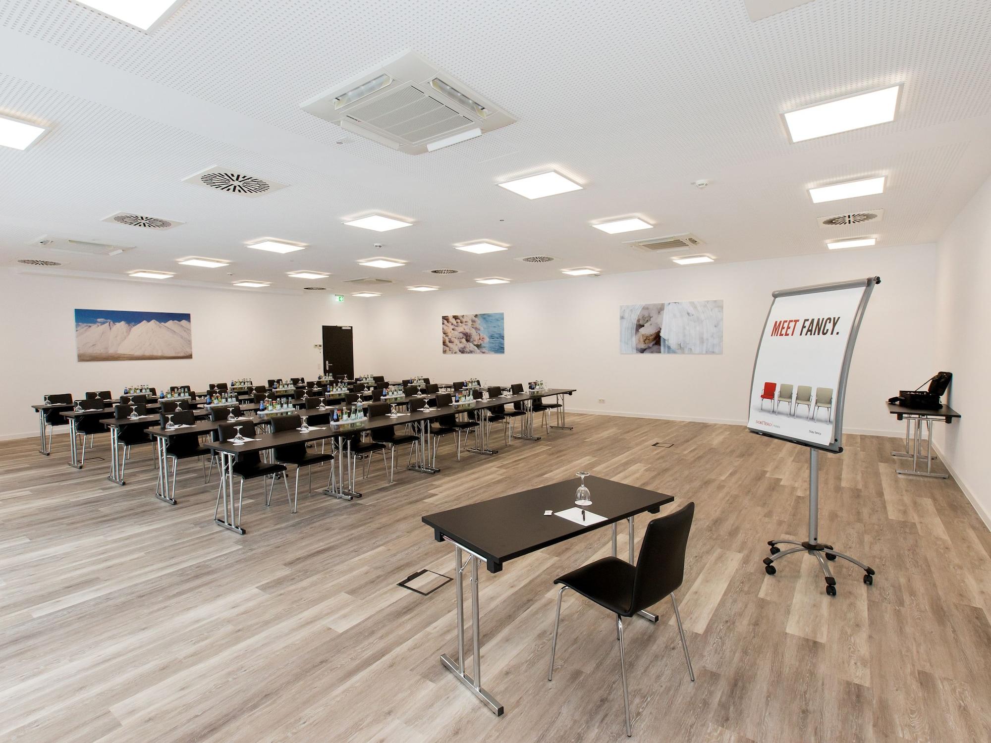 Sala de Reuniones DORMERO Hotel Salzgitter