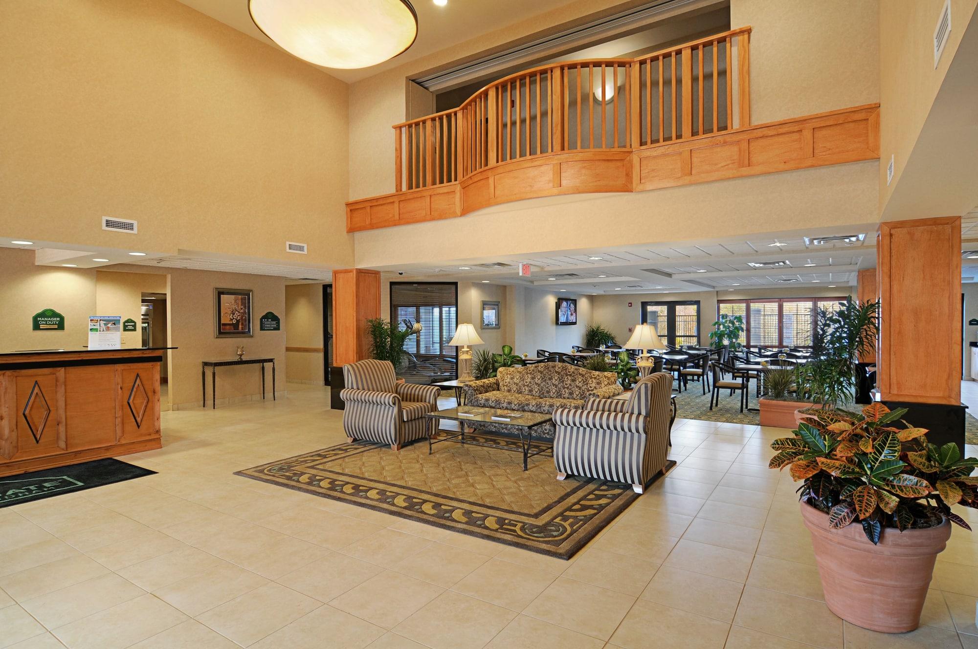 Vista Lobby Wingate By Wyndham Lagrange