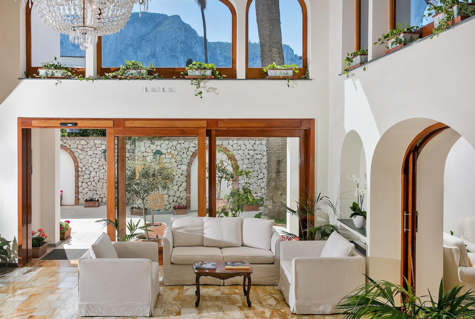Vista Lobby Hotel Syrene