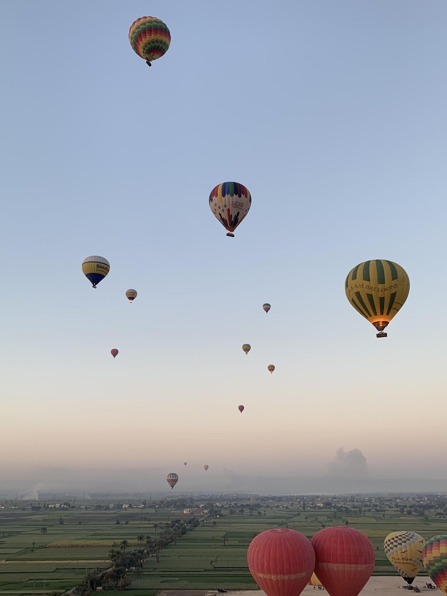 Varios Moon House of Luxor