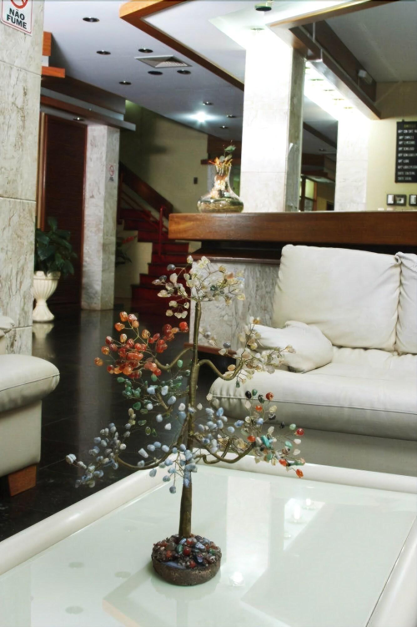 Vista Lobby Cantelle Hotel