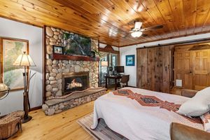 Alquiler Vacacional - 10 Acres, Sleeps 12 + Hot Tub + Sauna + Stocked Fishing Pond + Kayaks & More