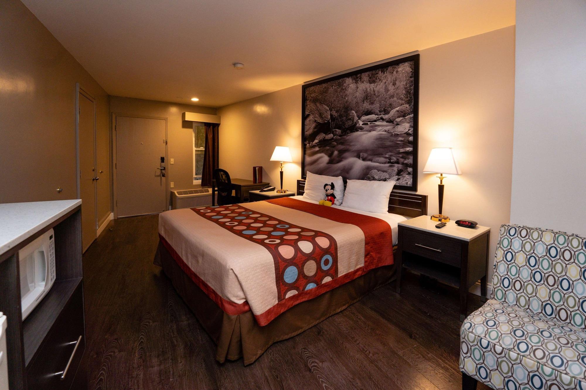 Habitación Super 8 by Wyndham Anaheim/Disneyland Drive