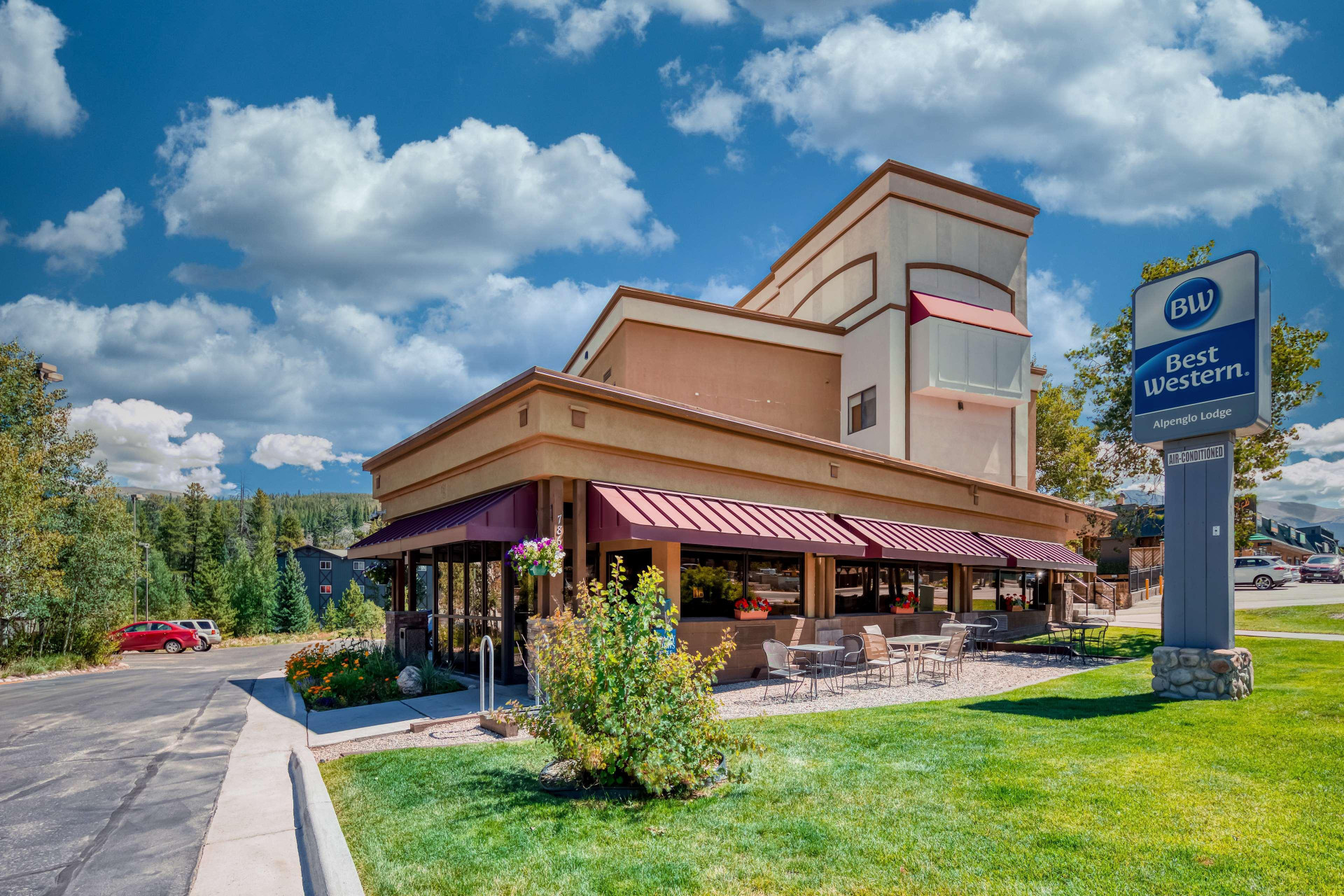 Vista Exterior Best Western Alpenglo Lodge