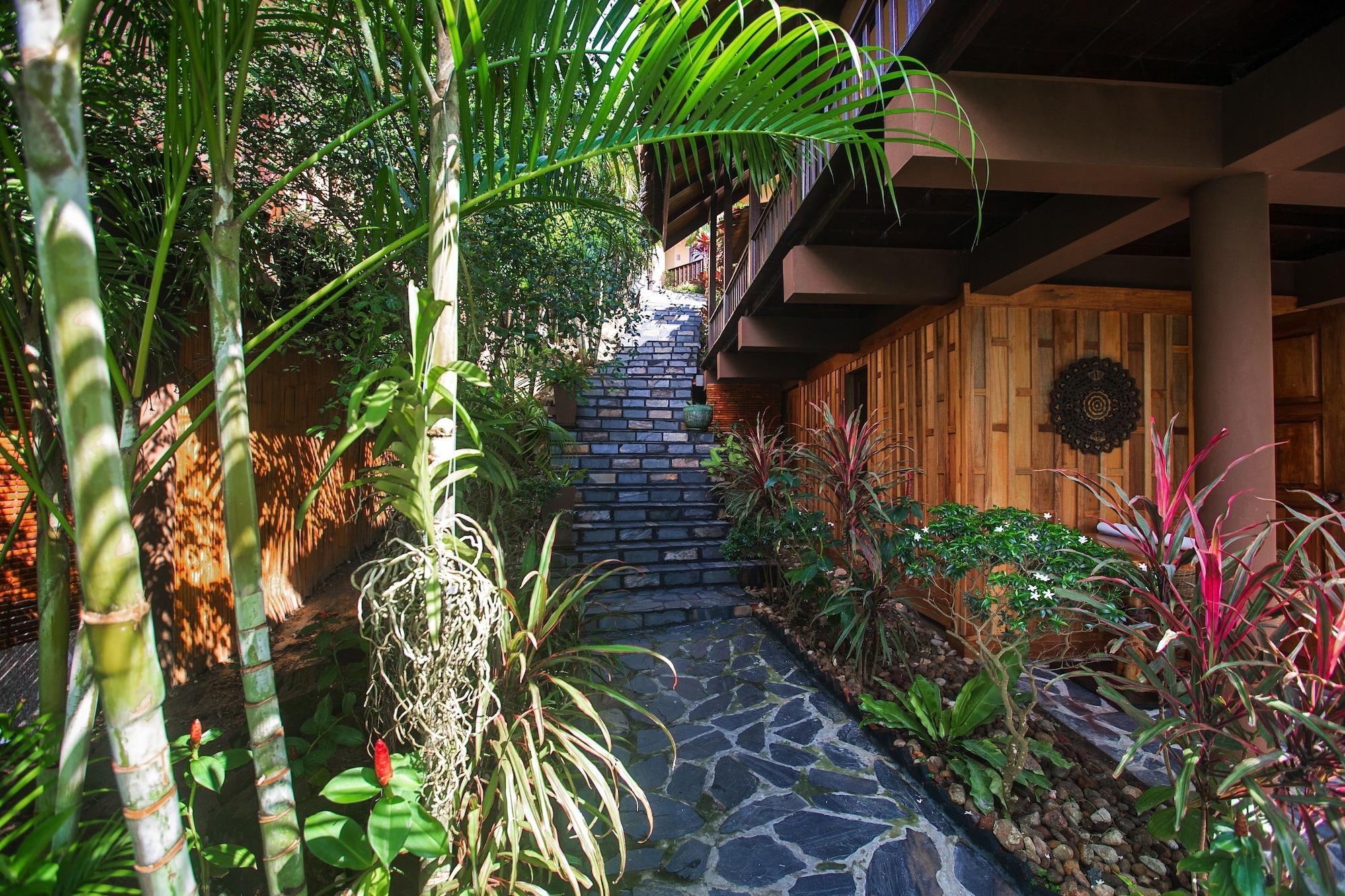 Vista Exterior Beyond The Blue Horizon Villa Resort