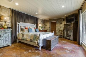 Alquiler Vacacional - Private cabin on 10 acre lake, 4.5 miles from Boerne