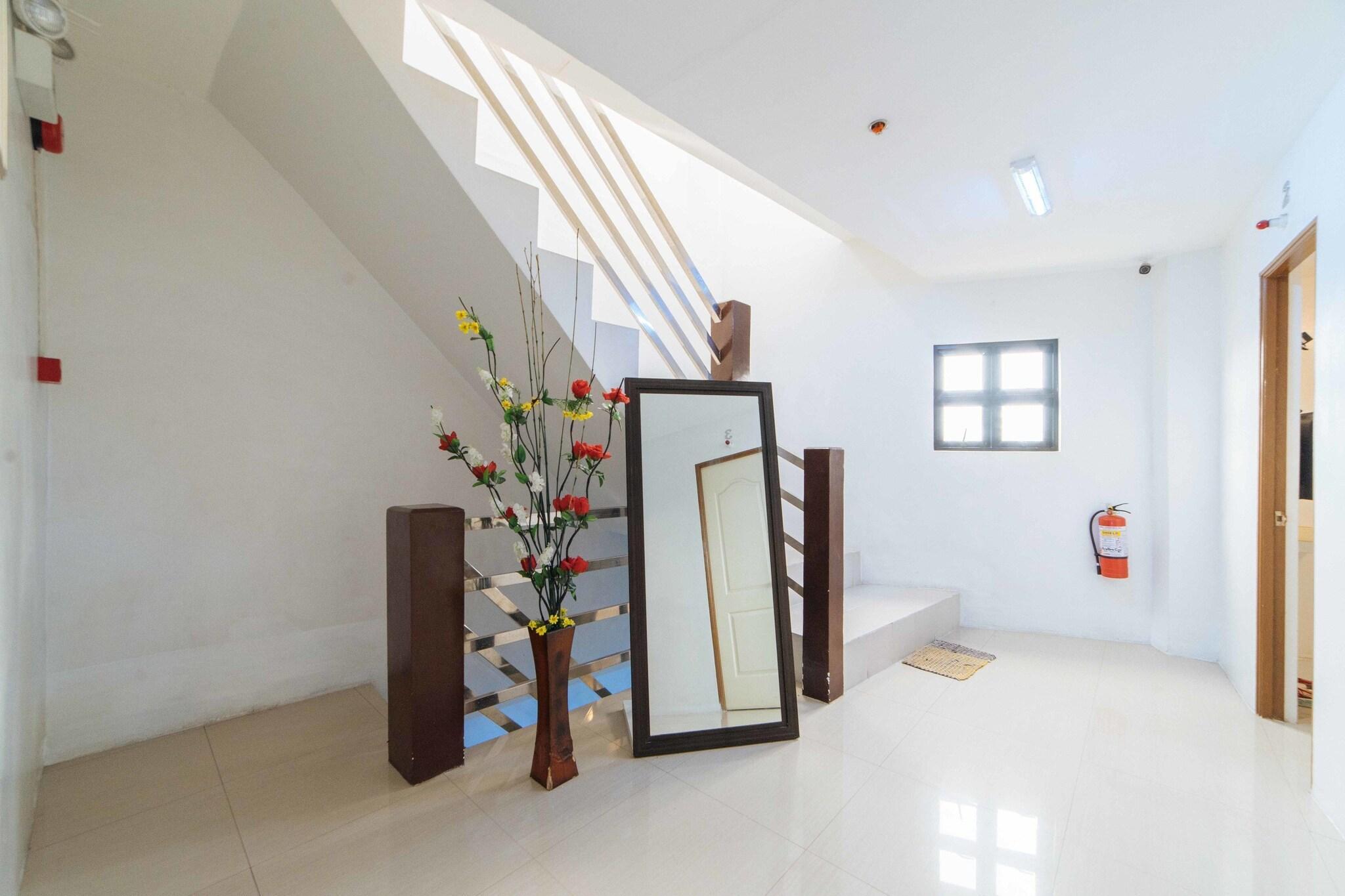 Vista Lobby RedDoorz @ San Antonio Binan