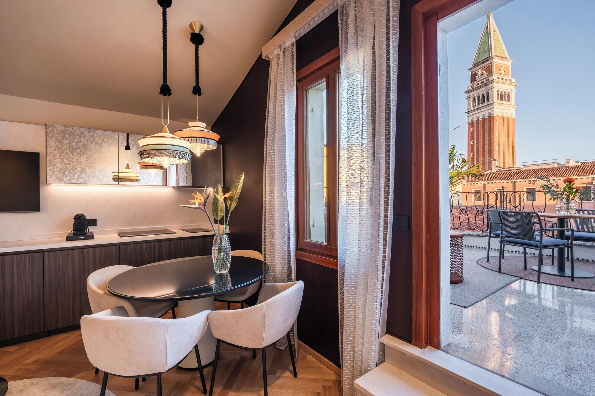 Varios Palazzo Rota Luxury Apartments