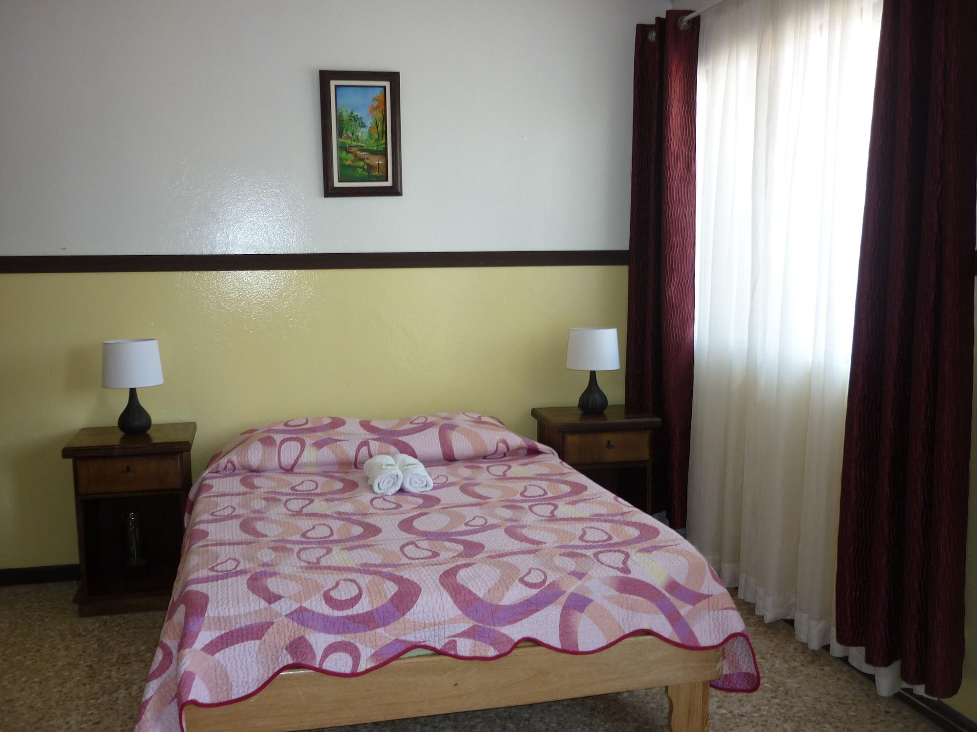 Varios Cala Inn B&B Airport