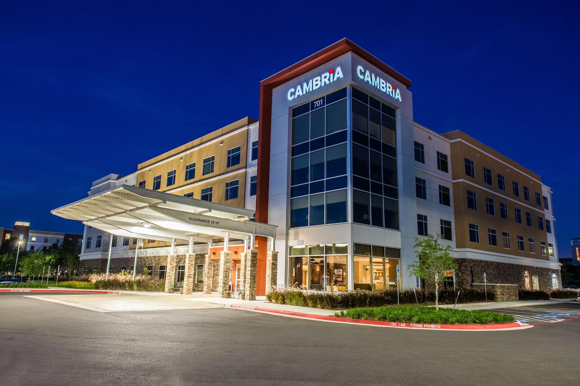 Vista Exterior Cambria Hotel McAllen Convention Center