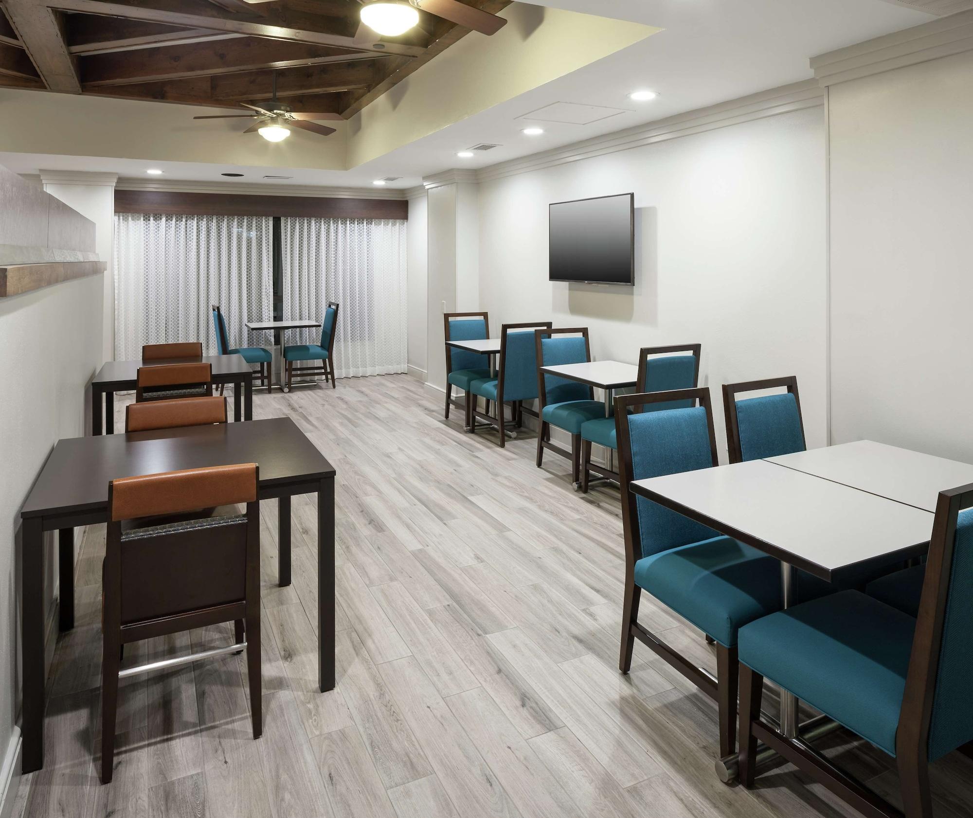 Vista Lobby Hampton Inn Austin-Round Rock