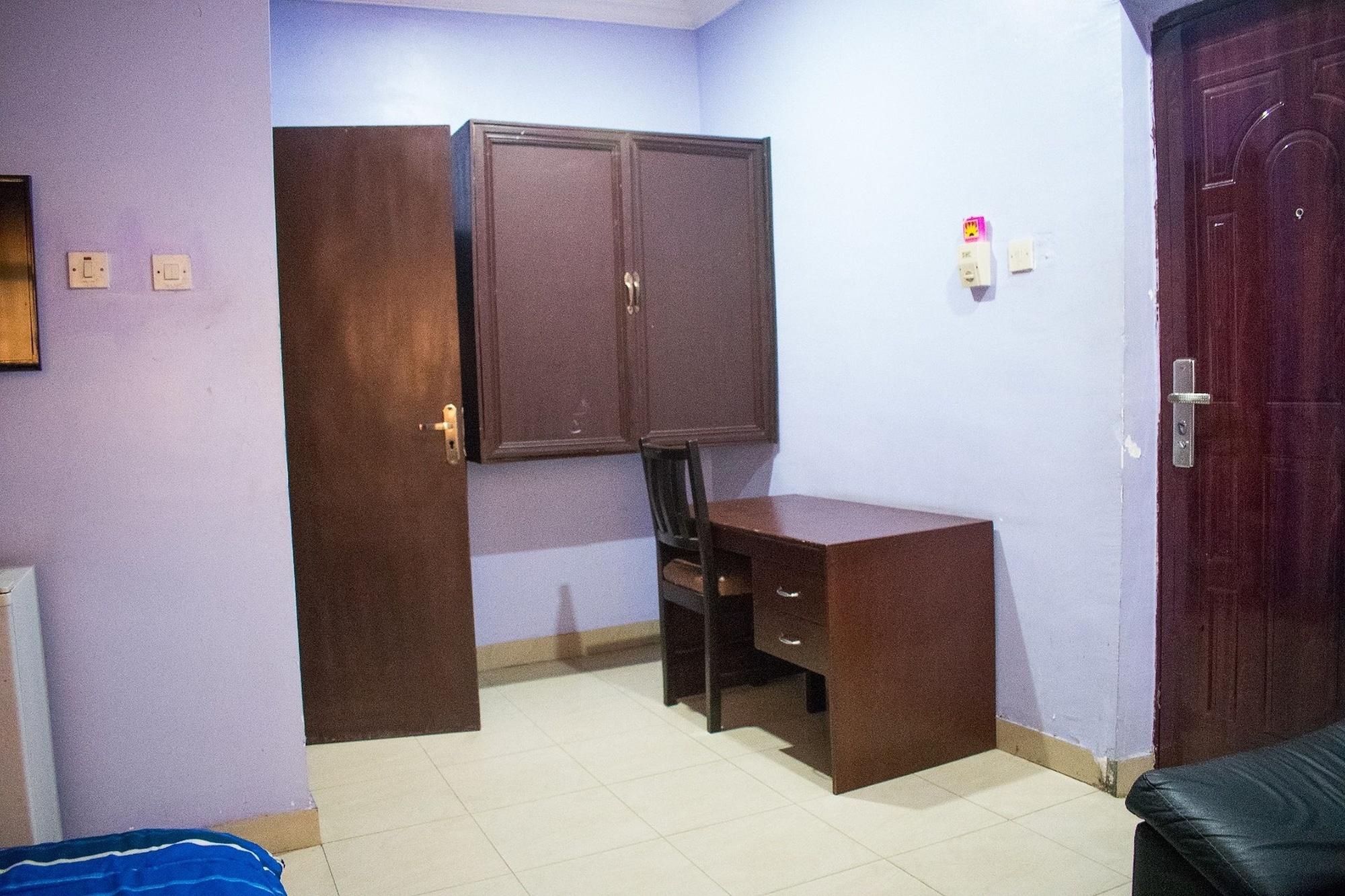 Set de Habitación Isno Hotels Limited